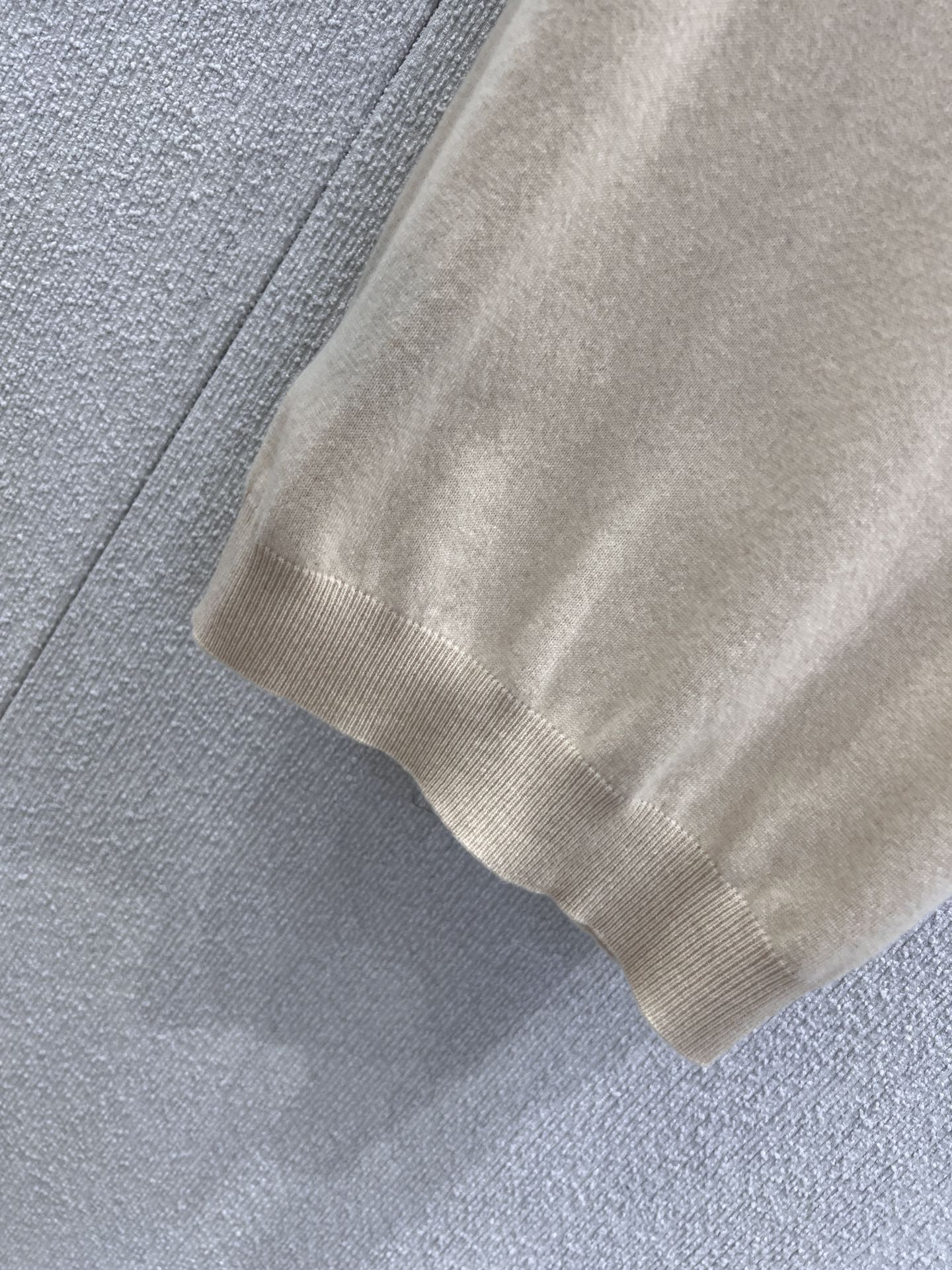 Miu Miu 26Ss Women's Cashmere Knit Short Sleeve Top 7 i1761539966 7535 1