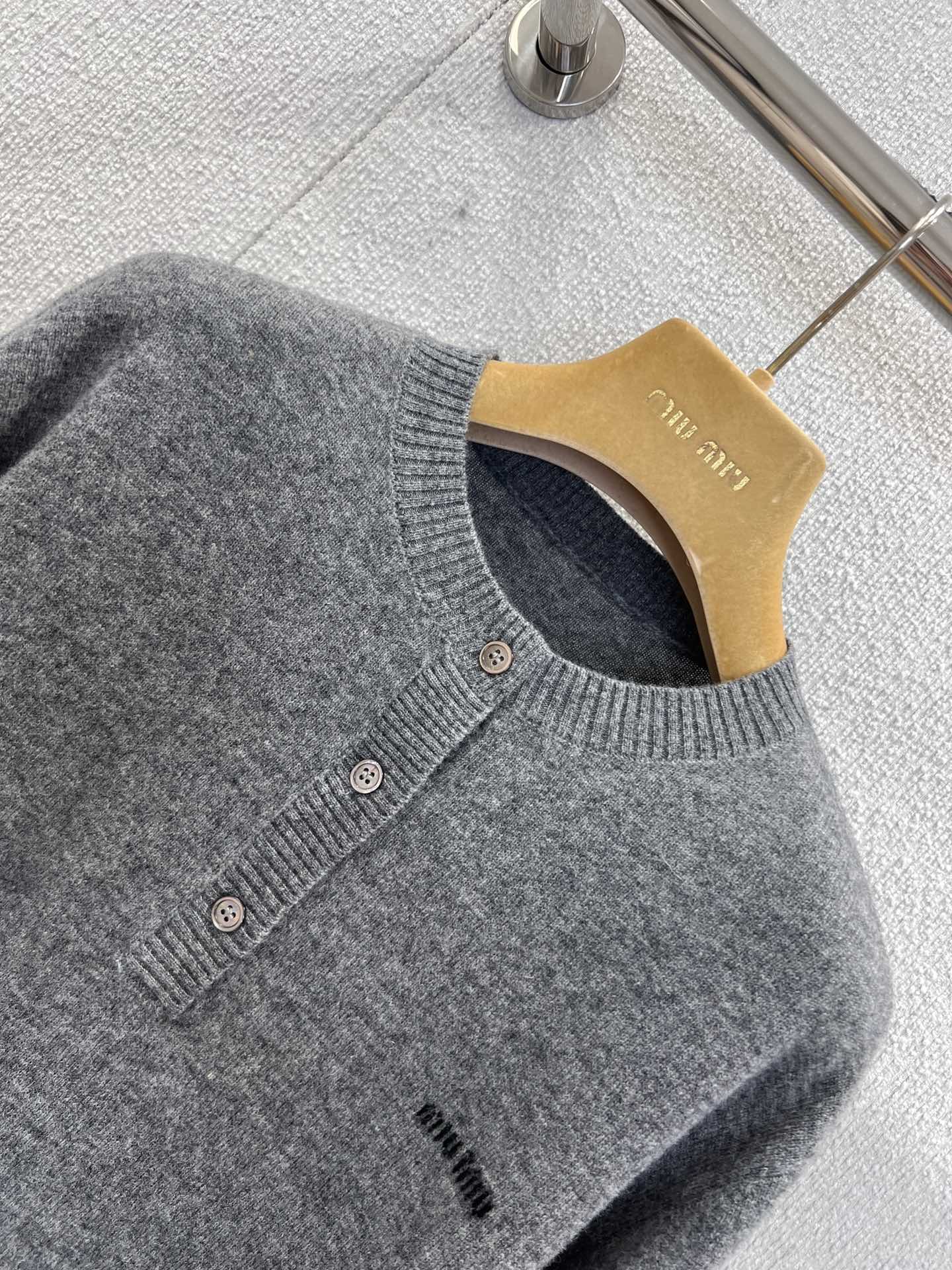 Miu Miu 26Ss Early Spring New Women's Cashmere Knit Sweater 4 i1761540859 3351 2