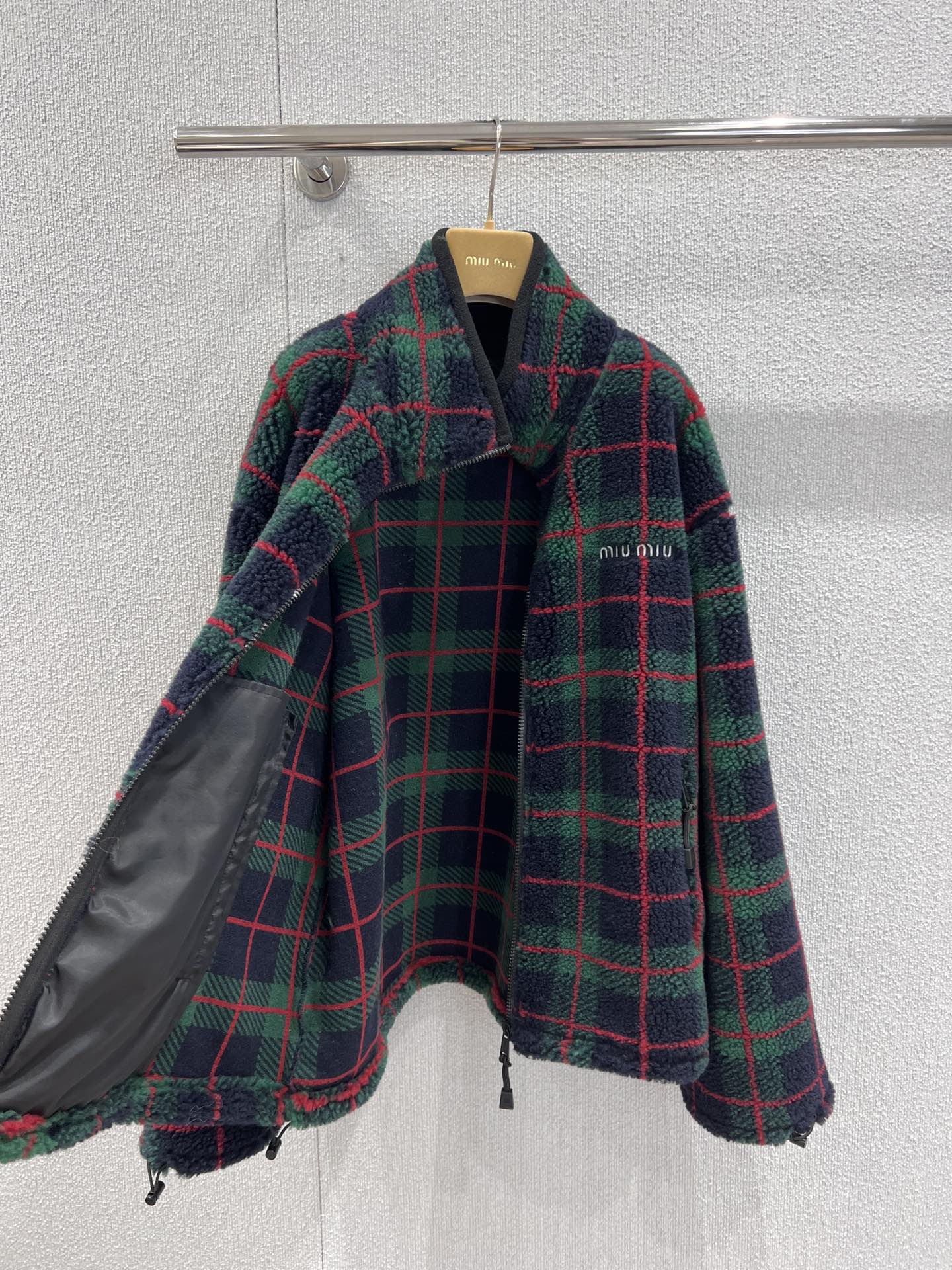 Miu Miu 2026SS Plaid Fleece Jacket - Embrace Retro-Chic Style This Spring 3 i1761647813 617 1