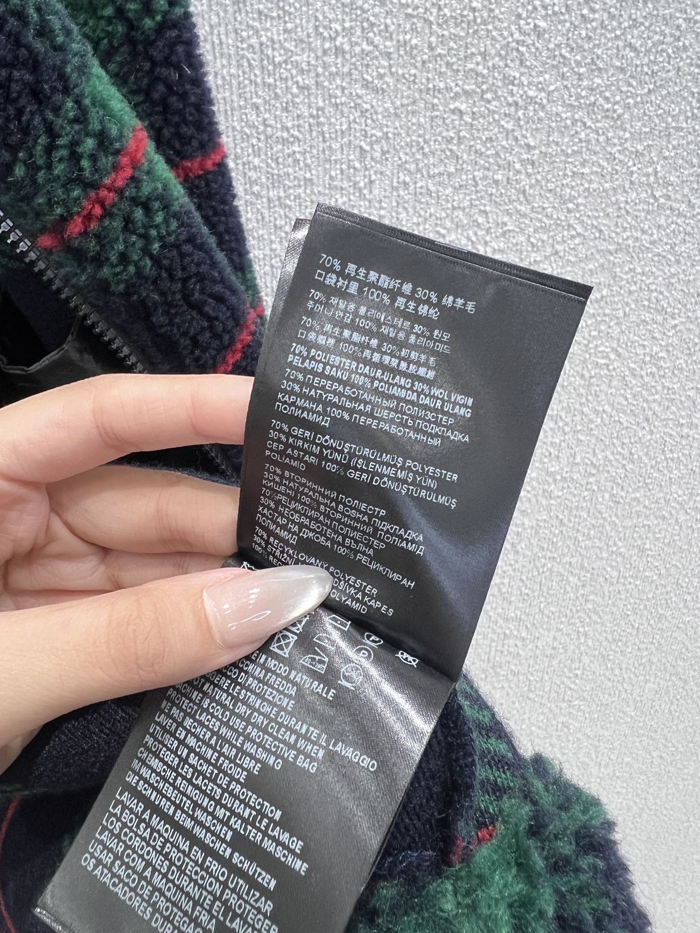 Miu Miu 2026SS Plaid Fleece Jacket - Embrace Retro-Chic Style This Spring 9 i1761647814 1989 7