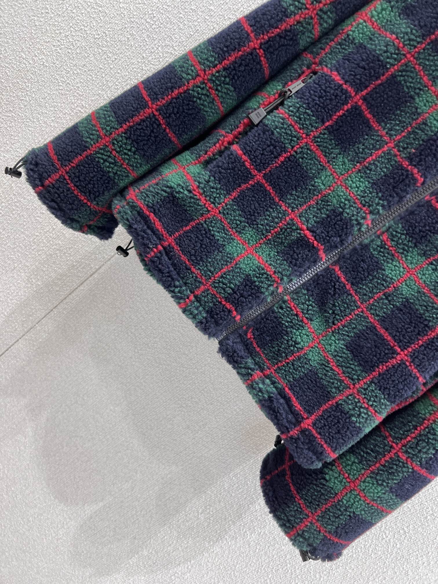 Miu Miu 2026SS Plaid Fleece Jacket - Embrace Retro-Chic Style This Spring 7 i1761647814 601 8
