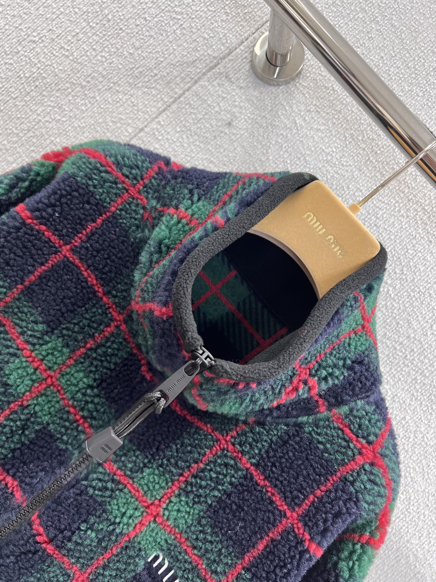 Miu Miu 2026SS Plaid Fleece Jacket - Embrace Retro-Chic Style This Spring 5 i1761647814 7153 2