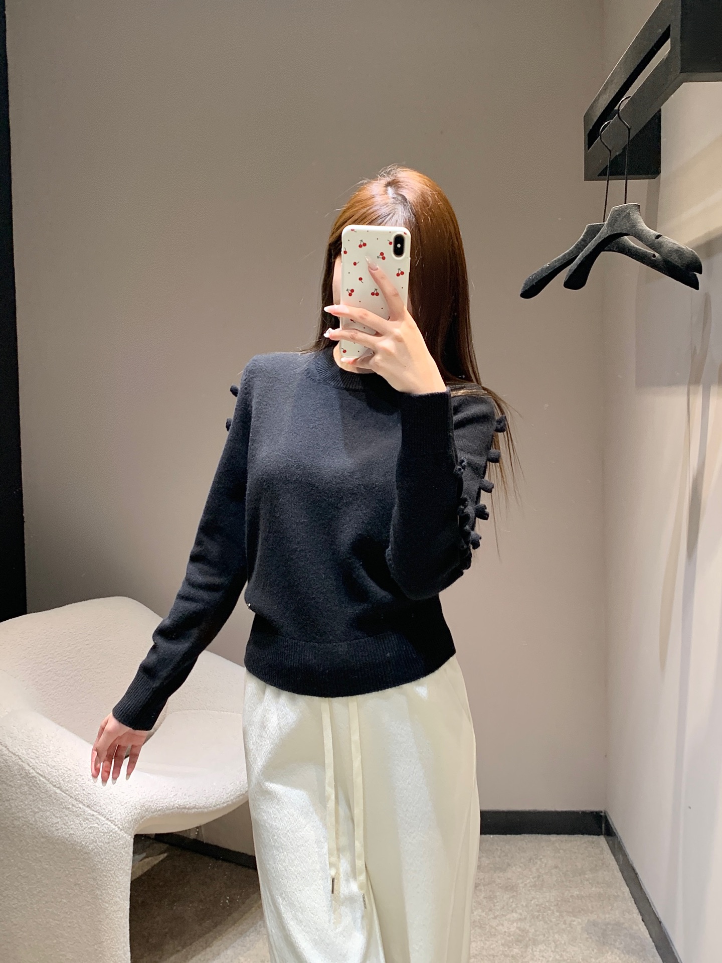 NO:627561,Chane* 25K high-end handmade workshop series bow hollow long-sleeved cashmere knitted sweater丨Exclusively developed by yb!  High quality production!  The soft base is woven with soft and waxy cashmere. The cashmere fiber is delicate and skin-friendly. It comes with a soft light filter. The upper body is light and warm. The sleeves are decorated with hand-made three-dimensional bows. It is matched with a hollow cut. It reveals just the right amount of skin between sweet and cool, breaking the dullness of the basic style. The half-high collar + waisted version fits the body shape but is not cramped, and is suitable for all kinds of body types. Ready for sale S/M/L,, chanel, sweaters, alexander wang19860909Chane* 25K高级手工坊系列 蝴蝶结镂空长袖羊绒针织毛衣丨独家yb开发！高版出品！以软糯羊绒织就温柔基底,羊绒纤维细腻亲肤,自带柔光滤镜,上身轻盈暖糯,袖身缀满手工立体蝴蝶结,搭配镂空剪裁,甜酷间露肤度恰好,打破基础款沉闷；半高领+收腰版型,贴合身形却不局促,适配各种身材.现货发售S/M/L,,chanel,sweaters,alexander wang,Women's clothing