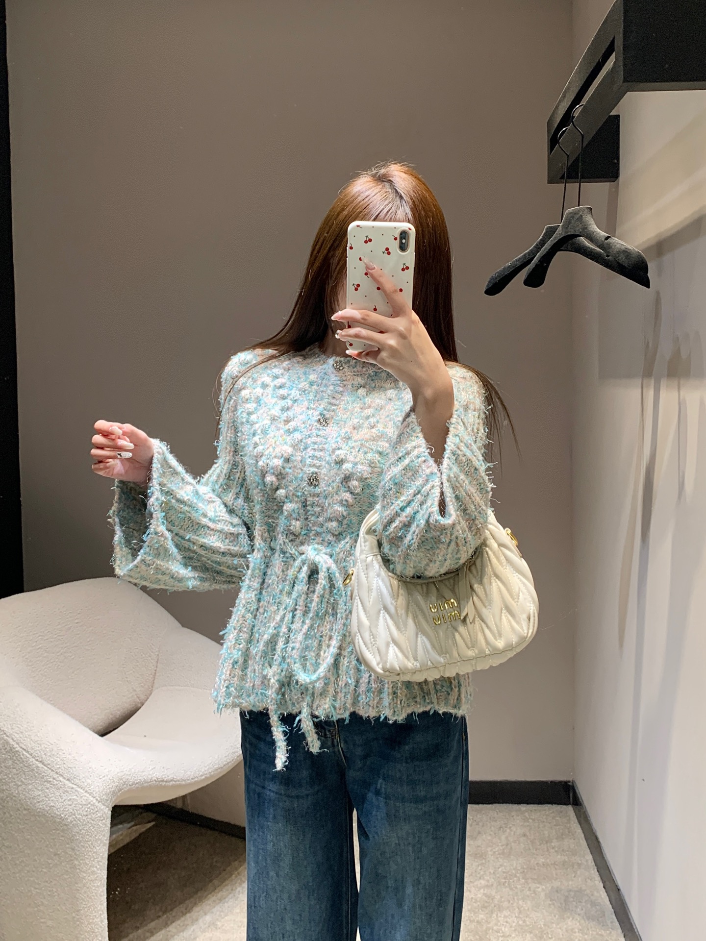 NO:588252,Chane* 25K high-end handmade workshop series. Exquisite cardigan with soft focus filter | Exclusive high-end version!  Hand-blended colorful yarn + three-dimensional crochet texture, like fine mint green and milky white kneaded into the fluff, round neck + bell sleeves, weakening the shoulder line while making the arms slender; the drawstring tie at the waist can be freely adjusted for tightness, weaving the 'spring light' into the autumn and winter knitted cardigan!  Recommended~S/M/L,,chanel,alexander wang, ready for sale19860909Chane* 25K高级手工坊系列 自带柔焦滤镜的贵气开衫丨独家高版出品！手工混纺彩纱+立体钩花肌理,像把细碎的薄荷绿、奶白揉进绒毛里,圆领+喇叭袖,弱化肩线的同时衬得手臂纤细；腰部抽绳系带,可自由调节松紧,把“春日碎光”织进秋冬的针织开衫！推荐~现货发售S/M/L,,chanel,alexander wang,Women's clothing