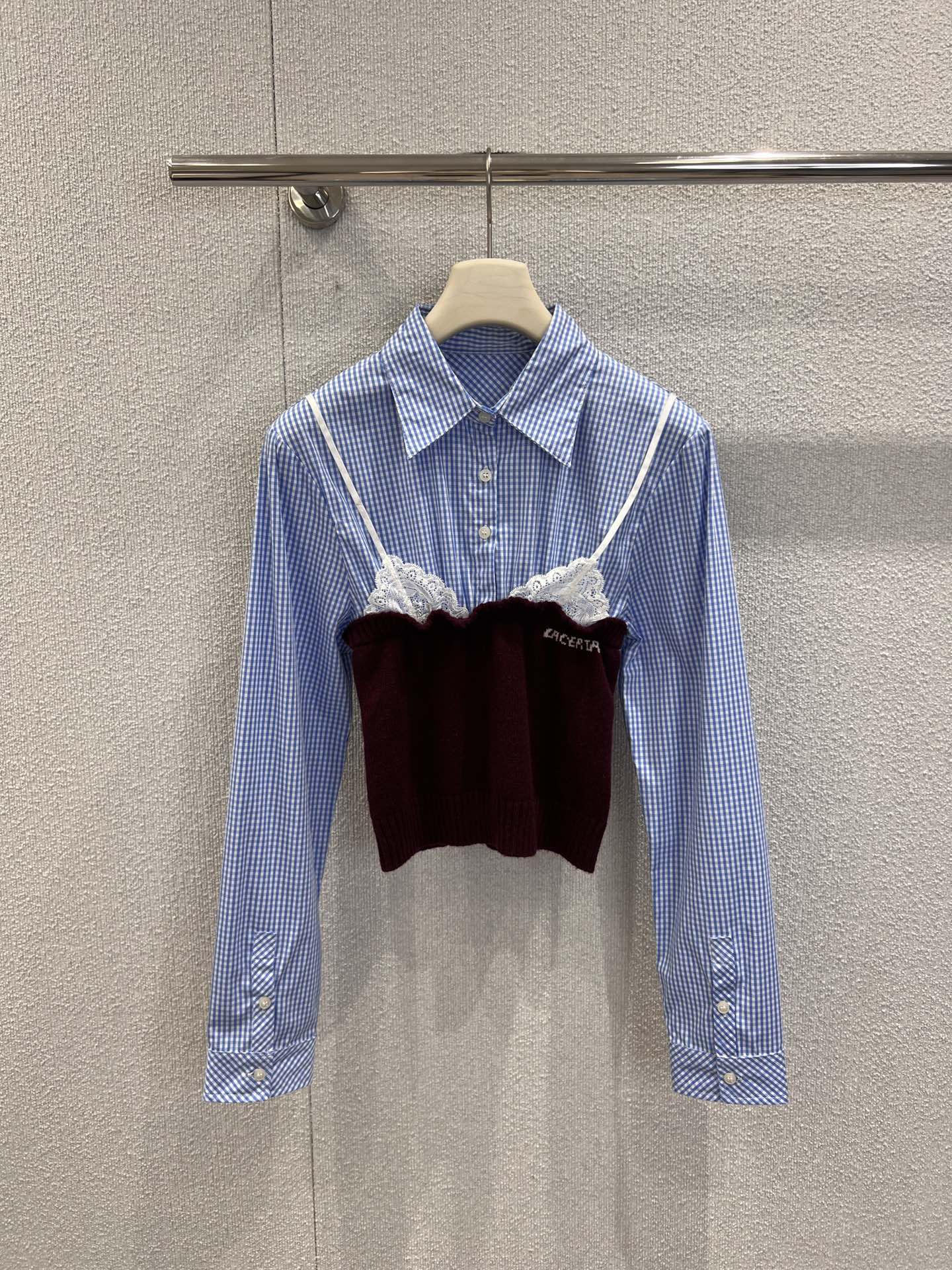 NO:608518,Support exchange LACER*A 25FW new autumn and winter plaid stitch stitching lace bra shirt丨Exclusive high-end version!  The layered design of plaid shirt + knitted bra has a layered feel that 'takes no effort to put on'. The shirt is soft and loose, which makes it look casual and relaxed; the knitted bra is spliced ​​with lace edges, and the sweet girly feeling is hidden in the details, and it can also quietly tighten the waistline. It can be worn with a coat in autumn and winter, or worn alone in spring and summer!  Ready sale S/M/L real shot details, jackets & coats, shirts, alexander wang19860909支持换款 LACER*A 25FW秋冬新款 格纹针梭拼接蕾丝胸衣衬衫丨独家高版出品！格纹衬衫+针织胸衣的叠穿设计,自带“不用费力搭”的层次感衬衫是软乎乎的宽松版型,衬出随性松弛；针织胸衣拼接蕾丝边,甜妹感藏在细节里,还能悄悄收紧腰线.秋冬搭外套、春夏单穿都能搭！现货发售S/M/L实拍细节图,,jackets & coats,shirts,alexander wang,Women's clothing