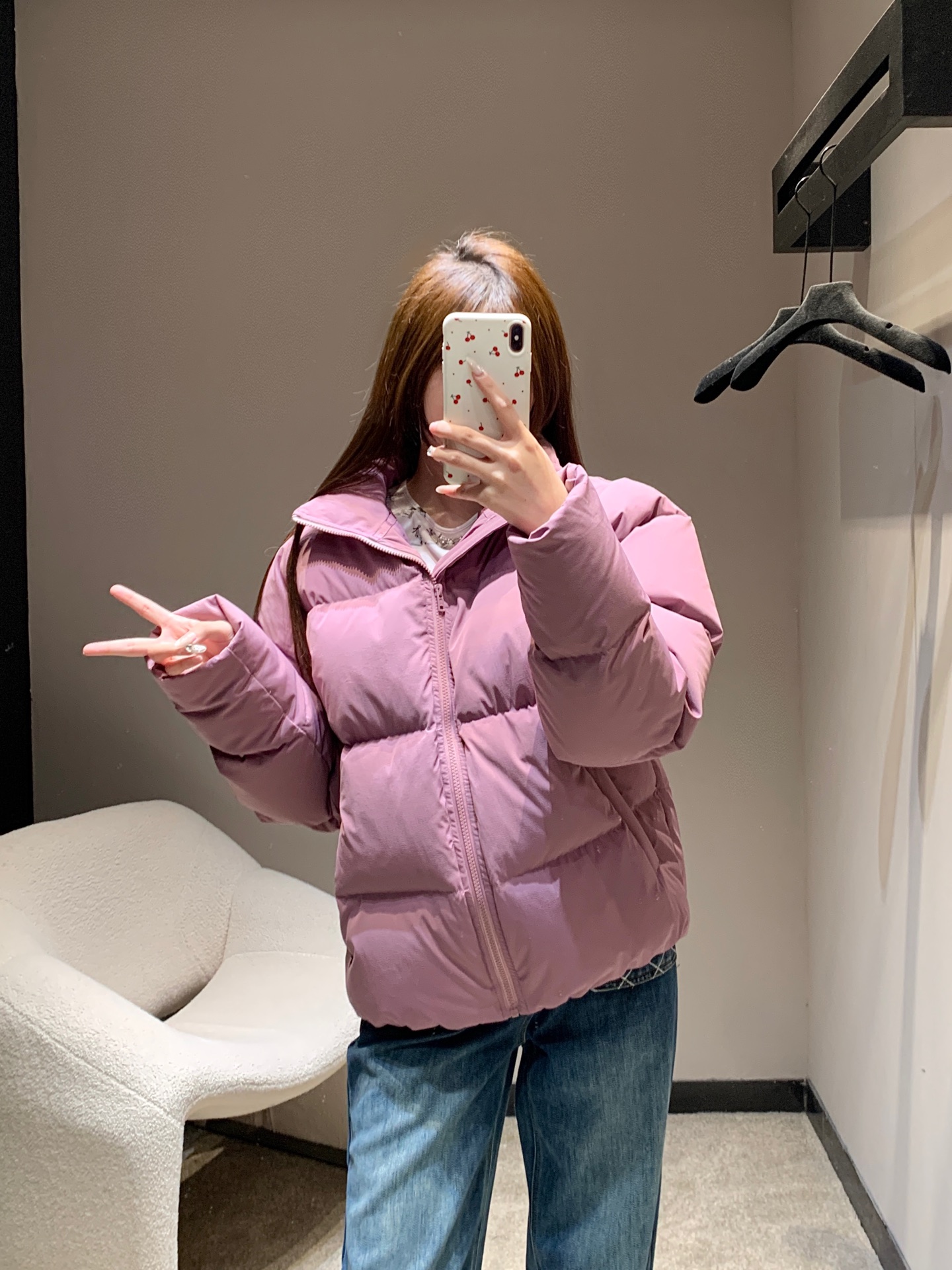 NO:622764,l Alo 25FW new autumn and winter new light sweet color stand collar fluffy down jacket丨Exclusive high-end version!  Low saturation macaron color + fluffy stand-up collar, light down filling, soft but warm enough; matte fabric has a delicate texture, not bulky and more casual; full-zip stand-up collar + mini logo on the sleeve side, short cut just stuck to the waistline, showing height and suitable for all kinds of bottoms!  Ready for sale S/M/L,,loro piana,down jacket,alexander wang19860909l Alo 25FW秋冬新款 轻甜色系立领蓬松羽绒服丨独家高版出品！低饱和马卡龙色系+立领蓬松版型,轻盈羽绒填充,软乎乎却足够保暖；哑光面料自带细腻质感,不显臃肿更显随性；全拉链立领+袖侧mini徽标,短款剪裁刚好卡在腰线,显高又适配各种下装！现货发售S/M/L,,loro piana,down jacket,alexander wang,Women's clothing