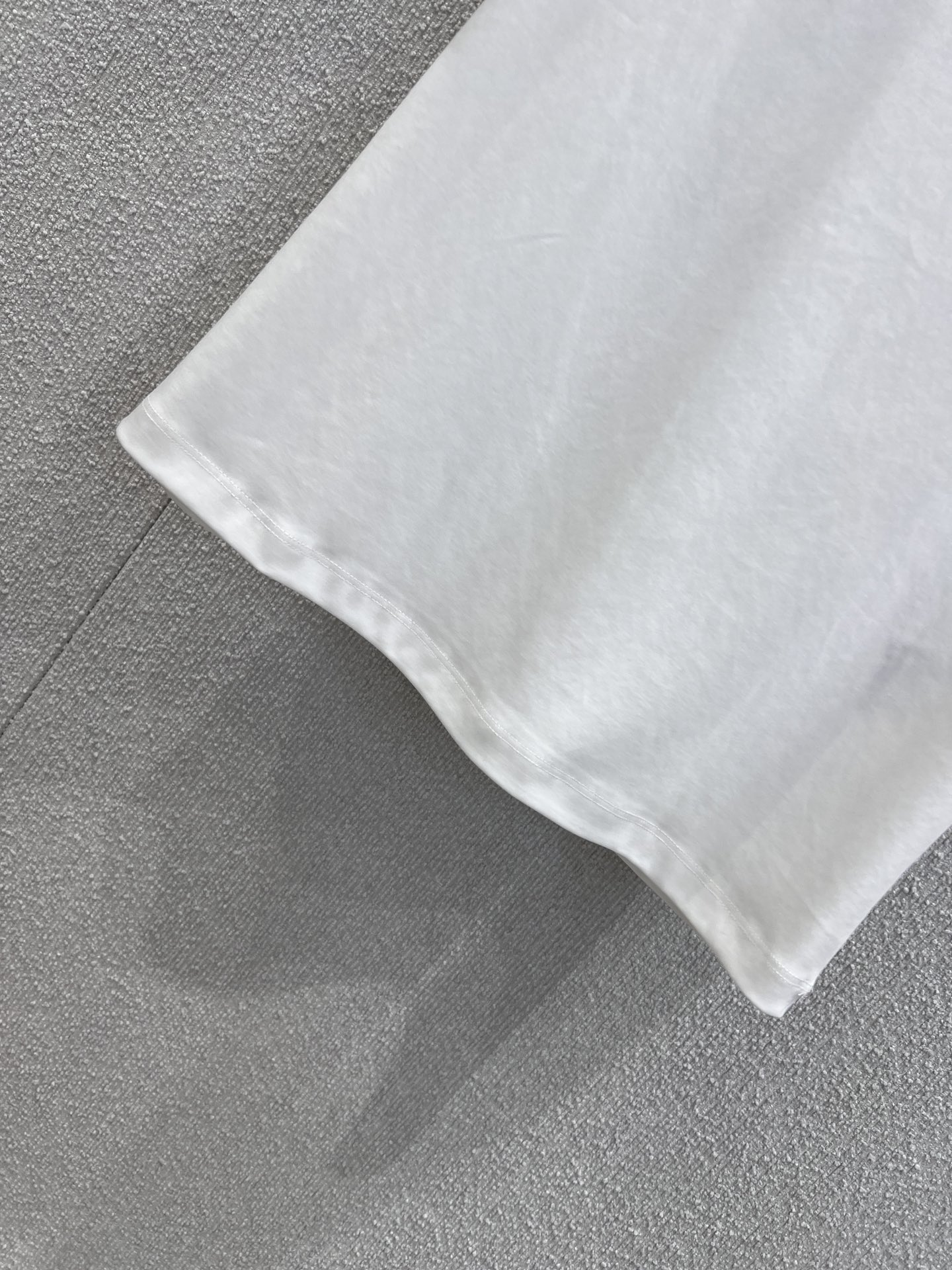 몽클레어 비즈 장식 레터링 여성 반팔 티셔츠 52276 이미지 6