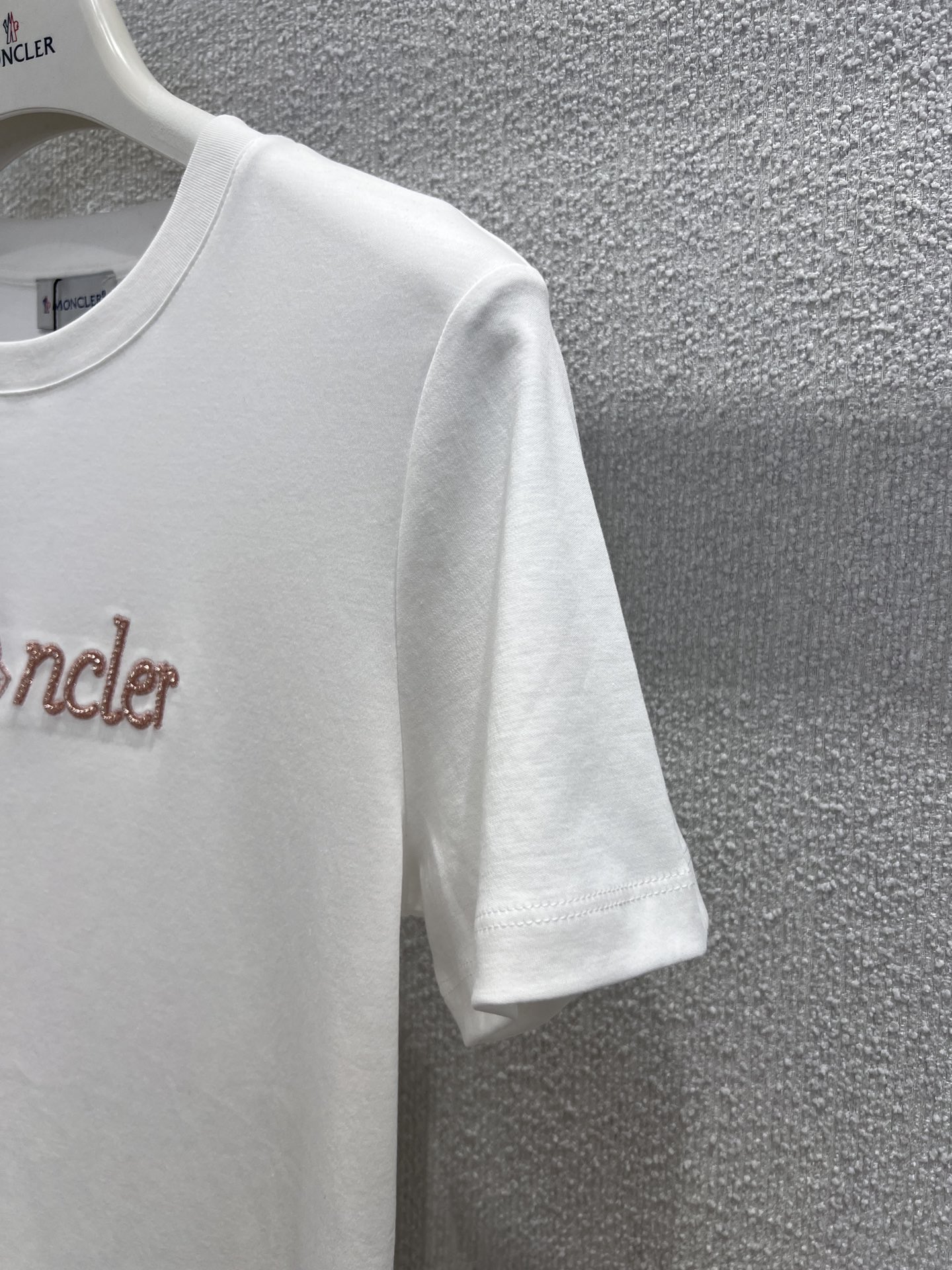 몽클레어 비즈 장식 레터링 여성 반팔 티셔츠 52276 이미지 5