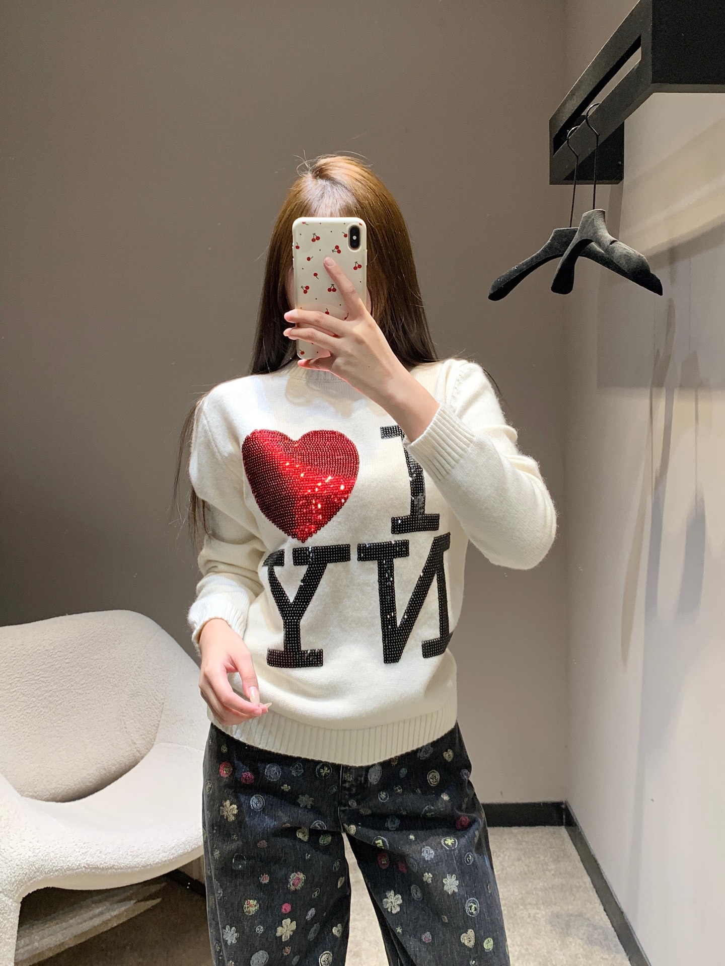 NO:708564,Chane* 25FW new autumn and winter love letter sequined knitted sweater丨Exclusive high-end version!  Customized wool fabric is soft and warm. Red and black sequins are hand-inlaid with love letters. The off-white background color is versatile. The loose silhouette is not flattering to your body shape. It is a sweet and cool tool for autumn and winter. Ready for sale S/M/L,,chanel,sweaters,19860909Chane* 25FW秋冬新款 爱心字母亮片针织毛衣丨独家高版出品！定制羊毛面料柔软保暖.红黑亮片手工镶嵌爱心字母,米白底色百搭,宽松廓形不挑身形,秋冬甜酷穿搭利器.现货发售S/M/L,,chanel,sweaters,,Women's clothing