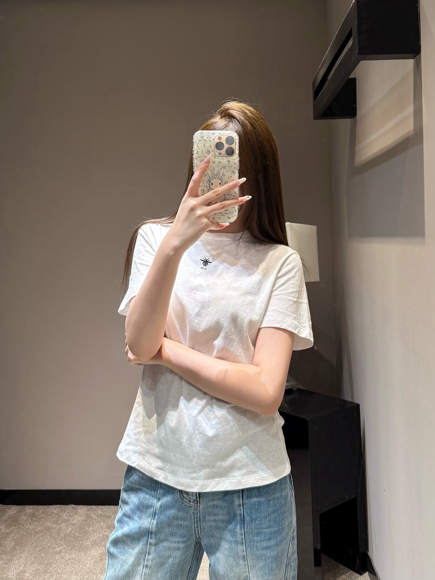 NO:759268,Dio* 26Ss new spring and summer bee CD embroidered round neck short-sleeved T-shirt丨Exclusive high-end version!  Classic logo embroidery embellishment, skin-friendly cotton, breathable and comfortable, loose round neck version, tolerant and slimming, black and white two-color versatile, it is a minimalist and high-end essential item for the spring and summer wardrobe. Ready for sale S/M/L, dior, T-shirt, tees, t-shirt,19860909Dio* 26Ss春夏新款 蜜蜂CD刺绣圆领短袖T恤丨独家高版出品！经典标识刺绣点缀,亲肤棉质透气舒适,宽松圆领版型包容显瘦,黑白双色百搭不挑,是春夏衣橱必备的极简高级感单品.现货发售S/M/L,,dior,T-shirt,tees，t-shirt,,Women's clothing