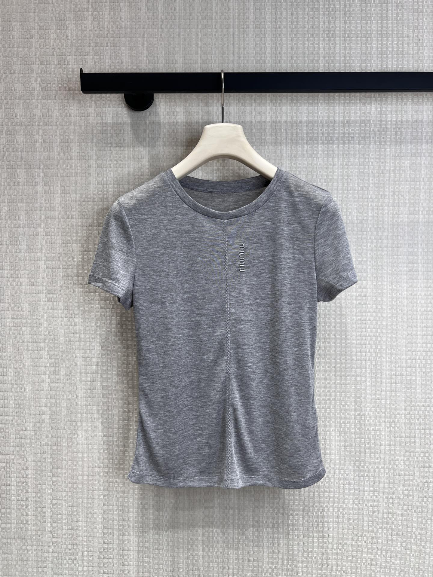 NO:801784,Supports exchange. Original designer model. Soft and high-elastic fabric, very comfortable to wear, breathable and not sweaty!  Straight shoulder cut + midline tuck, instantly transform into right-angled shoulders, ant waist, thick waist and belly, all covered!  Three classic colors: white/grey/black, you won’t be surprised when you close your eyes!  Looks good with suits, jeans, and skirts, daily, commuting, ready for sale sml real shot details,,skirts,jeans,business suit,19860909支持换款 原创设计师款 软乎乎的高弹面料,贴身穿巨舒服,透气不闷汗！正肩剪裁+中线收褶,秒变直角肩、蚂蚁腰,腰粗肚子有肉全遮住！白/灰/黑三个经典色,闭眼入都不踩雷！搭西装、牛仔裤、半身裙都好看,日常、通勤、现货出售smL 实拍细节图,,skirts,jeans,business suit,,Women's clothing
