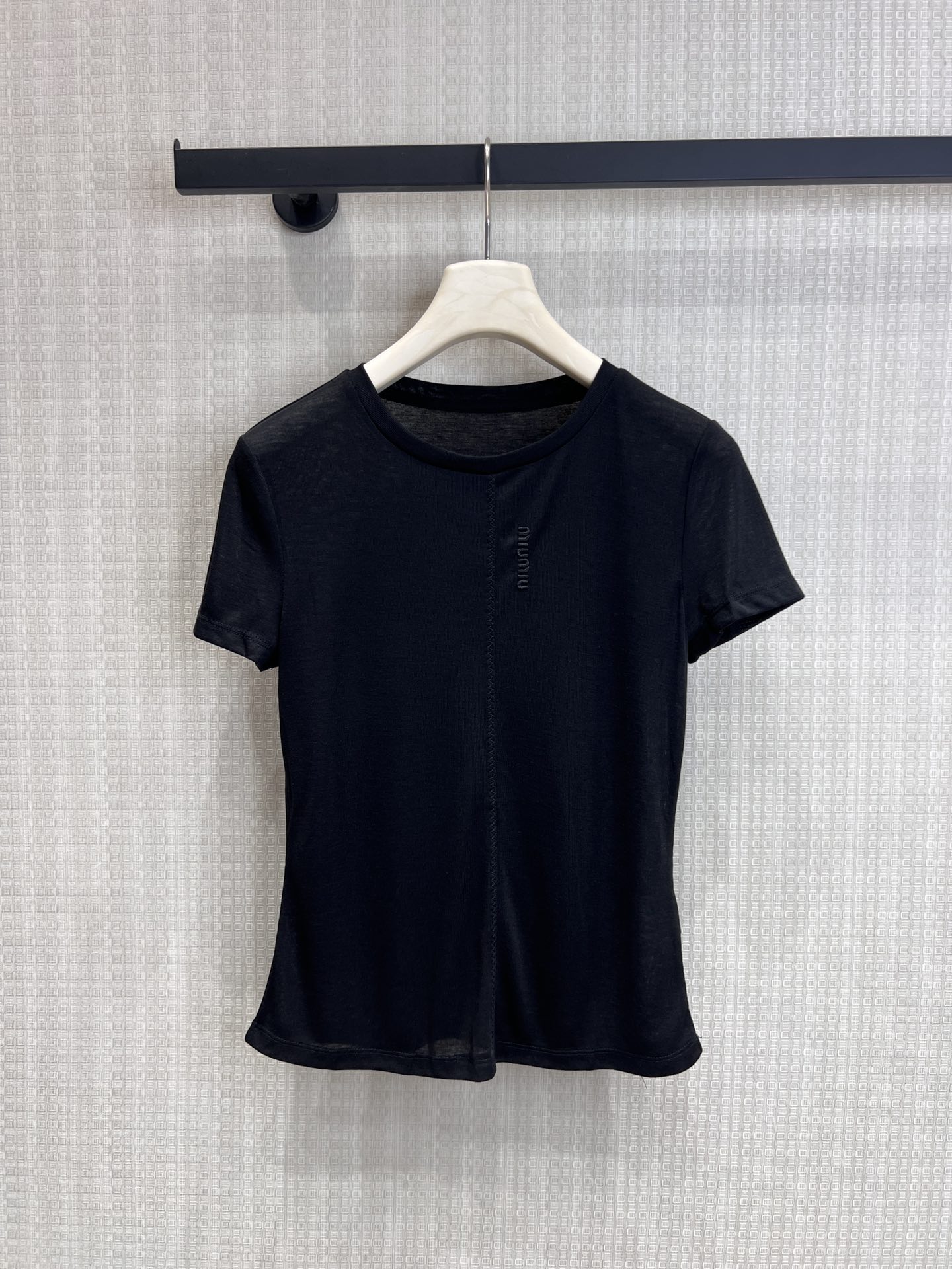 NO:801780,Supports exchange. Original designer model. Soft and high-elastic fabric, very comfortable to wear, breathable and not sweaty!  Straight shoulder cut + midline tuck, instantly transform into right-angled shoulders, ant waist, thick waist and belly, all covered!  Three classic colors: white/grey/black, you won’t be surprised when you close your eyes!  Looks good with suits, jeans, and skirts, daily, commuting, ready-made smL size chart, skirts, jeans, business suits,19860909支持换款 原创设计师款 软乎乎的高弹面料,贴身穿巨舒服,透气不闷汗！正肩剪裁+中线收褶,秒变直角肩、蚂蚁腰,腰粗肚子有肉全遮住！白/灰/黑三个经典色,闭眼入都不踩雷！搭西装、牛仔裤、半身裙都好看,日常、通勤、现货出售smL尺码表,,skirts,jeans,business suit,,Women's clothing
