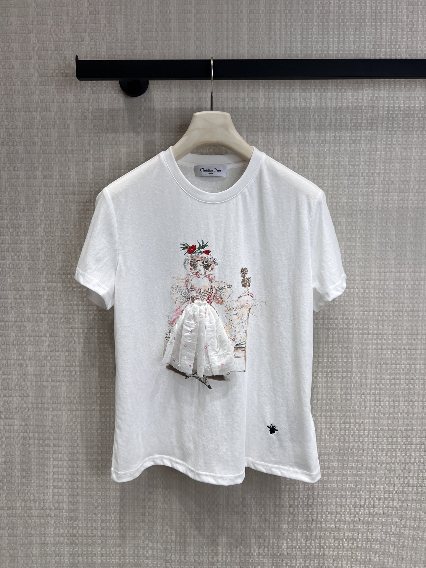 NO:802510,26 spring and summer new products French romantic ceiling!  D-style three-dimensional T-shirt for palace girls, the upper body becomes noble in an instant. It has a sense of niche design!  Retro hand-painted three-dimensional skirt T-shirt for girls, a sweet and cool atmosphere artifact, light luxury and versatile for commuting!  White T-shirt with three-dimensional decoration, low-key and dignified, not out of style. Sweet girl’s destiny!  Retro palace girl printed T-shirt, gentleness and personality are available online. Ready for sale. SmL real shot details, skirts, tees, t-shirt,1986090926春夏新品 法式浪漫天花板！D 风宫廷少女立体T恤,上身秒变贵气千金 小众设计感拉满！复古手绘少女立体裙T恤,甜酷氛围感神器 轻奢通勤百搭款！立体装饰白T,低调显贵不撞款 甜妹本命！复古宫廷少女印花T恤,温柔与个性双在线 现货出售smL实拍细节图,,skirts,tees，t-shirt,,Women's clothing