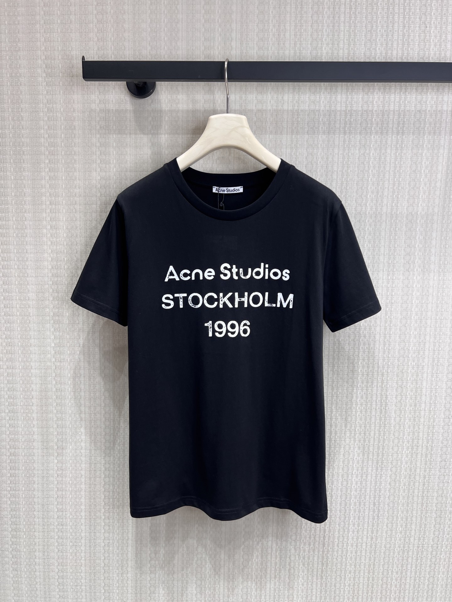 NO:807258,26 new spring and summer products Ac** This 1996 letter T is so good at bringing out the 'old-fashioned' street atmosphere, and it is easy to handle Dirty Fit. The soft and breathable fabric, zero-binding black and white colors on the upper body can directly take over your outfit for the week. It looks great with jeans/sweatpants/blazers. It is a must-have basic ceiling for fashionable people's wardrobes!  Ready for sale sml real shot details, jackets & coats, business suit,1986090926春夏新品 Ac**这只1996字母T太会了自带“做旧感”的街头氛围,Dirty Fit轻松拿捏 软垂透气的面料,上身零束缚黑白两色直接承包你的一周穿搭 搭牛仔/运动裤/西装外套都超有那味儿 潮人衣柜必备的基础款天花板！现货出售smL实拍细节图,,jackets & coats,business suit,,Women's clothing
