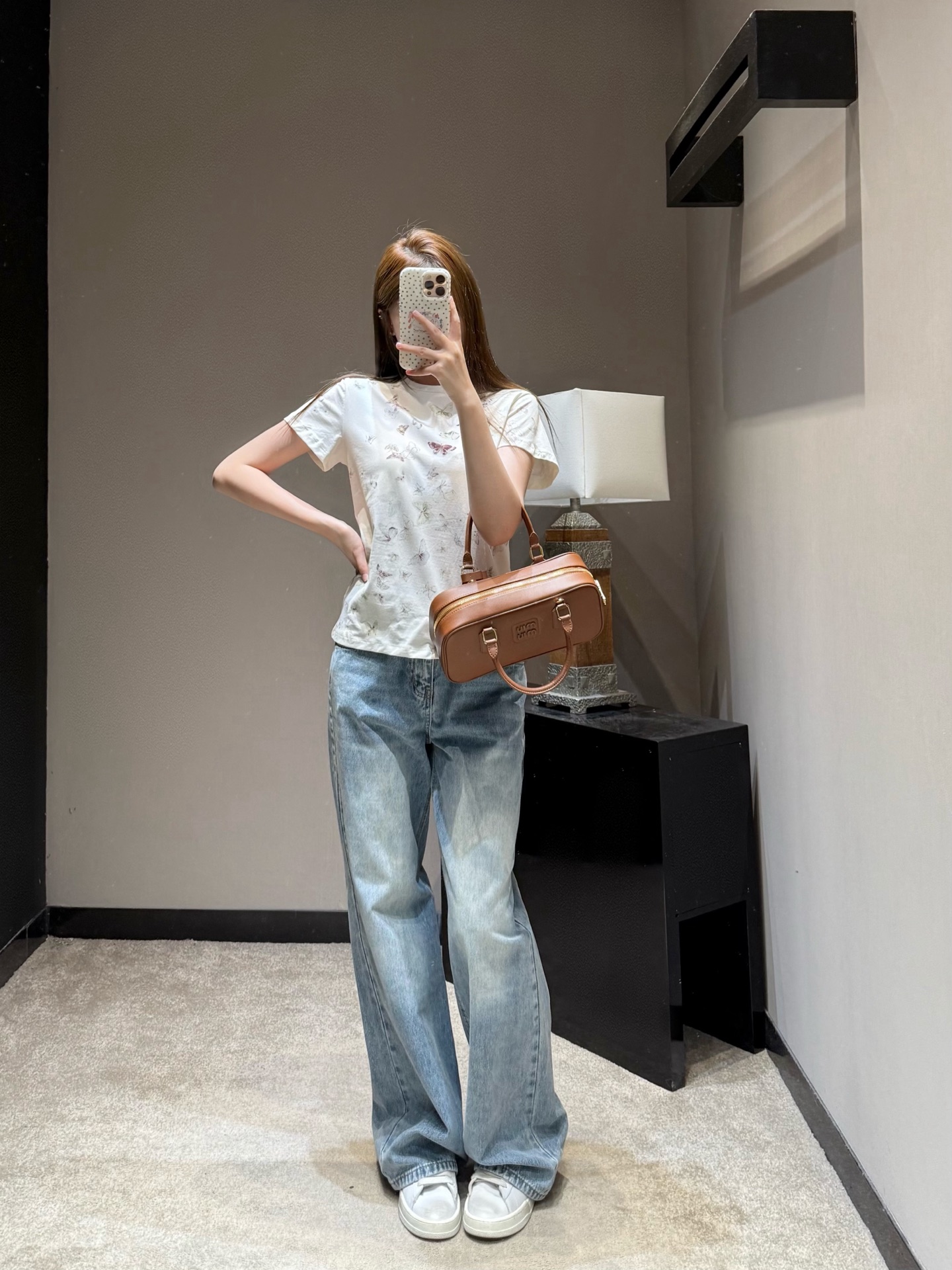 미우미우 크리미 화이트 나비 프린트 여성 반팔 상세 이미지 6