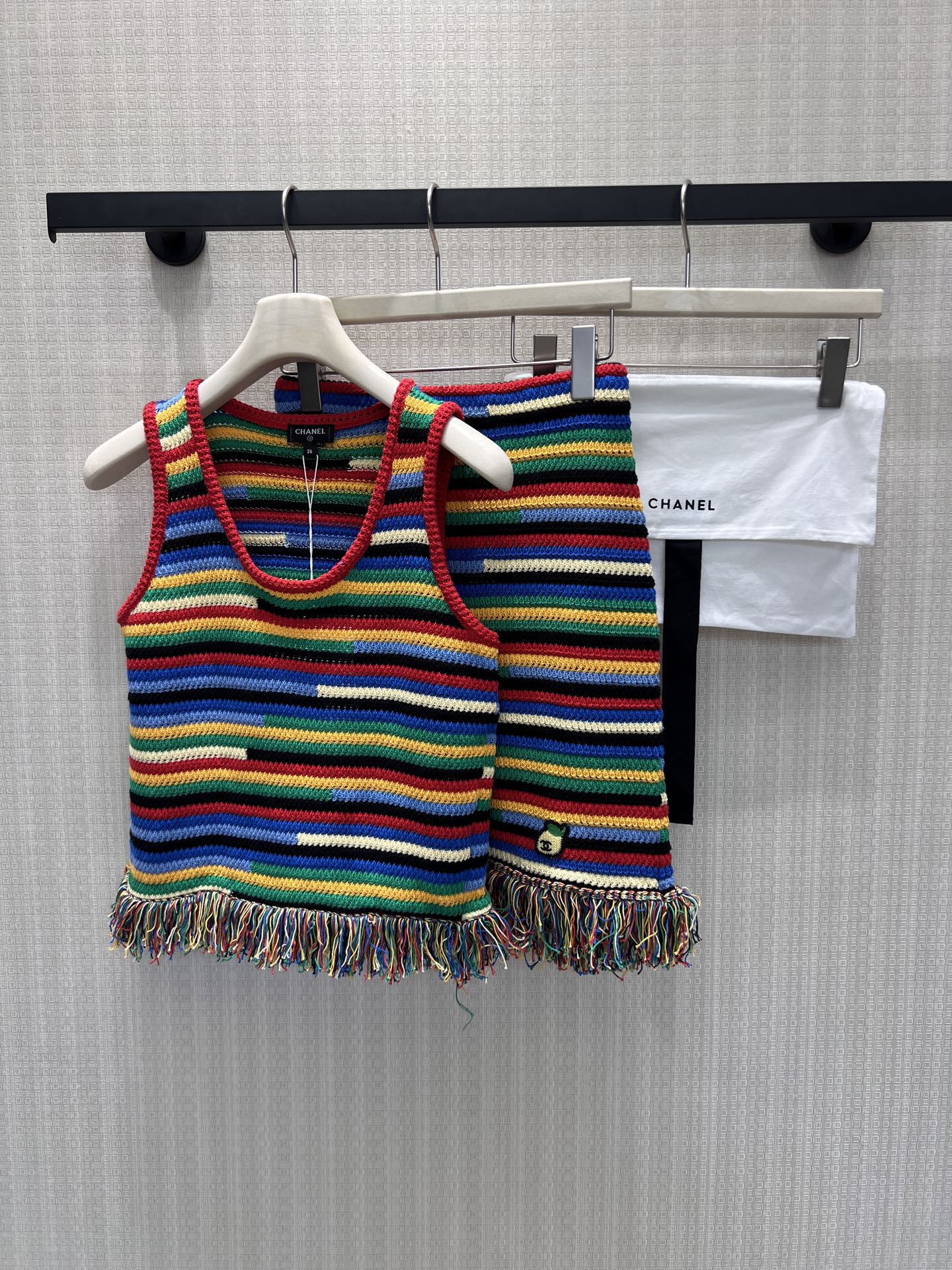 NO:867276,Vest Skirt 26 Spring and Summer New Arrival Suit Cha**  The rainbow-striped knitted suit blends the passion of Southern France into hand-knitting. The contrasting stripes have vivid layers, the U-shaped collar vest highlights the clavicle line, the tassel hem sways gently with the steps, the mini skirt has a playful arc, and the small logo details hide the texture. A top, a retro girl with a relaxed atmosphere, can wear a unique and lively style on vacation or daily. Ready for sale sml, skirts,19860909背心  裙子 26春夏新品 套装Cha** 风彩虹条纹针织套装,把南法的热烈揉进手工钩织里.撞色条纹层次鲜活,U型领背心衬出锁骨线条,流苏下摆随步伐轻晃,迷你半裙自带俏皮弧度,小香标细节暗藏质感.一套上身,就是自带松弛氛围感的复古少女,度假或日常都能穿出独一份的鲜活格调.现货出售smL,,skirts,,Women's clothing
