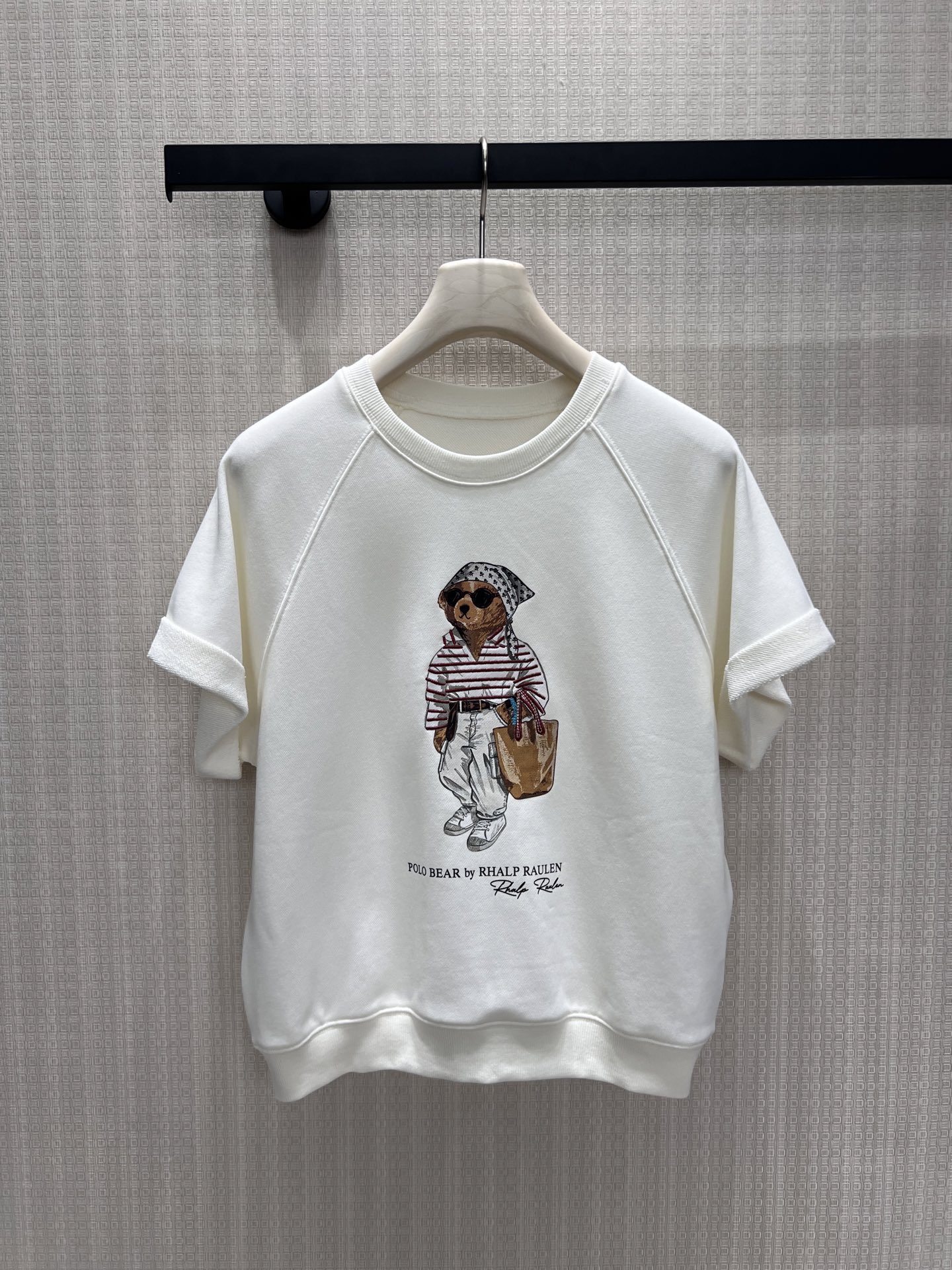NO:878176,26 new spring and summer short sleeves  The bear short-sleeved sweatshirt with its own American retro filter has a soft off-white color that is gentle and healing. There is a playful POLO bear print on the chest, with a casual and fashionable feel hidden in the details. The soft and waxy terry fabric is breathable and skin-friendly, with dropped shoulders and curled short-sleeve design, upper  The body is lazy and does not care about the figure. It is suitable for daily wear with jeans and sweatpants, and it is easy to wear it to create a relaxed and age-reducing street atmosphere. Ready for sale sml, hoodie, sweatshirts, jeans, T-shirt,1986090926春夏新品短袖 自带美式复古滤镜的小熊短袖卫衣,软乎乎的米白色调温柔又治愈.胸前是俏皮的POLO熊印花,细节里藏着随性时髦感.软糯的毛圈面料透气亲肤,落肩+卷边短袖设计,上身慵懒不挑身材.日常搭牛仔裤、运动裤都合适,轻松穿出松弛又减龄的街头氛围.现货出售smL,,hoodie,sweatshirts,jeans,T-shirt,,Women's clothing