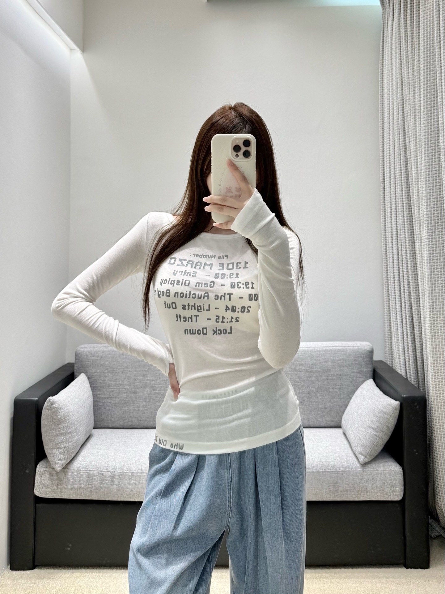 NO:912093,26 new spring and summer long-sleeved T, soft large U-shaped collar stretches the shoulder line, gently highlights the clavicle line, and the light and soft elastic fabric is close to the body without restraint. The retro old English print has a niche cool tone, and the hem hides interesting slogan details. The short waisted version has optimized proportions, white/pink/black three colors are versatile, it has a cool atmosphere when worn alone, and the layers of layered jackets are outstanding, simple and Korean-style sophistication and sophistication. Ready in stock smL, jackets  & coats,1986090926春夏新品 长袖T 柔和大U一字领舒展肩线,温柔衬出锁骨线条,轻薄软糯弹力面料贴身无束缚.复古做旧英文印花自带小众潮酷调性,下摆暗藏趣味标语细节.短款收腰版型优化比例,白/粉/黑三色百搭,单穿清冷氛围感,叠搭外套层次出众,简约拿捏韩系轻熟精致感.现货smL,,jackets & coats,,Women's clothing