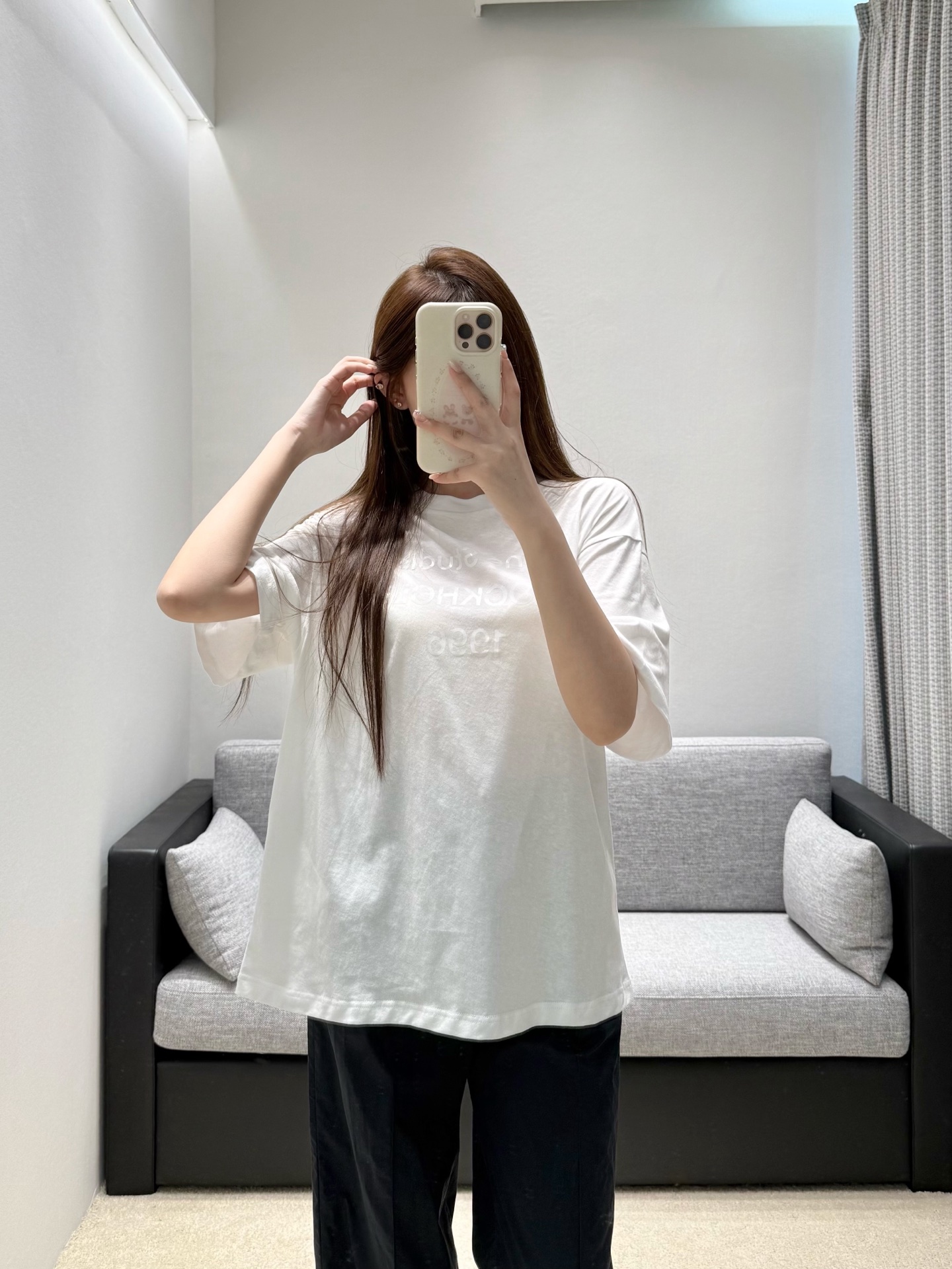 NO:935150,26 spring and summer new products  ac** Minimalist pure white round neck short sleeves, soft washed cotton material, soft and breathable to the touch. The body is three-dimensionally embossed with letter logos of the same color, and the low-key invisible design shows a high-end texture. The loose dropped shoulder version accommodates various body shapes, and the neat round neck does not highlight the neck line. No unnecessary complicated decorations, basic and versatile, refreshing and clean when worn alone, suitable for layering suits and knitted jackets, interpreting the relaxed and cool Nordic style. Ready in stock smL,, jackets &  coats,T-shirt,business suit,1986090926春夏新品 ac**极简纯白圆领短袖,甄选柔和水洗棉料,触感软糯透气.衣身立体压印同色系字母标识,低调隐形设计尽显高级质感.宽松落肩版型包容各种身形,利落圆领不挑脖颈线条.无多余繁杂装饰,基础百搭,单穿清爽干净,叠搭西装、针织外套皆适配,诠释北欧松弛冷淡风.现货smL,,jackets & coats,T-shirt,business suit,,Women's clothing