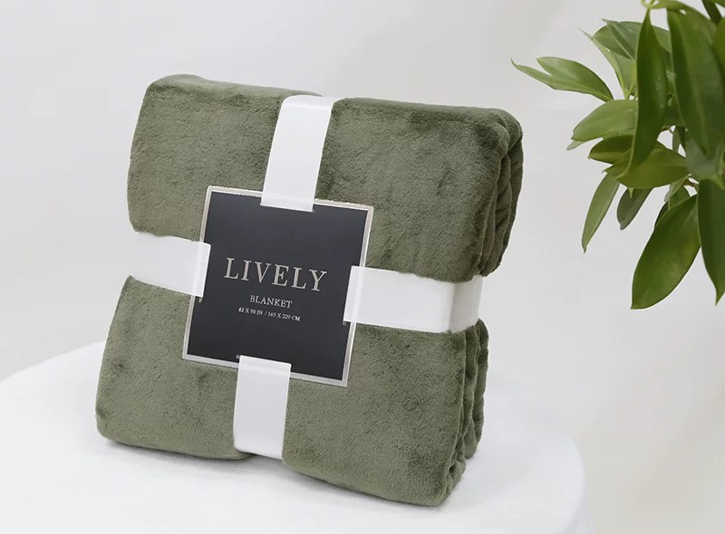 Substantial in weight, this bedding is non-shedding, anti-static, and - Comprehensive 4