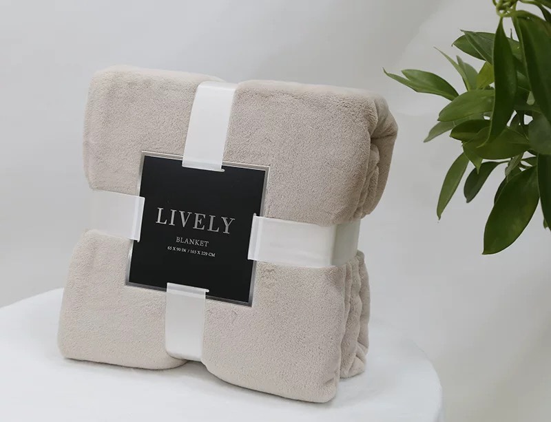 Substantial in weight, this bedding is non-shedding, anti-static, and - Comprehensive 5