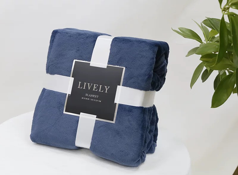Substantial in weight, this bedding is non-shedding, anti-static, and - Comprehensive 3