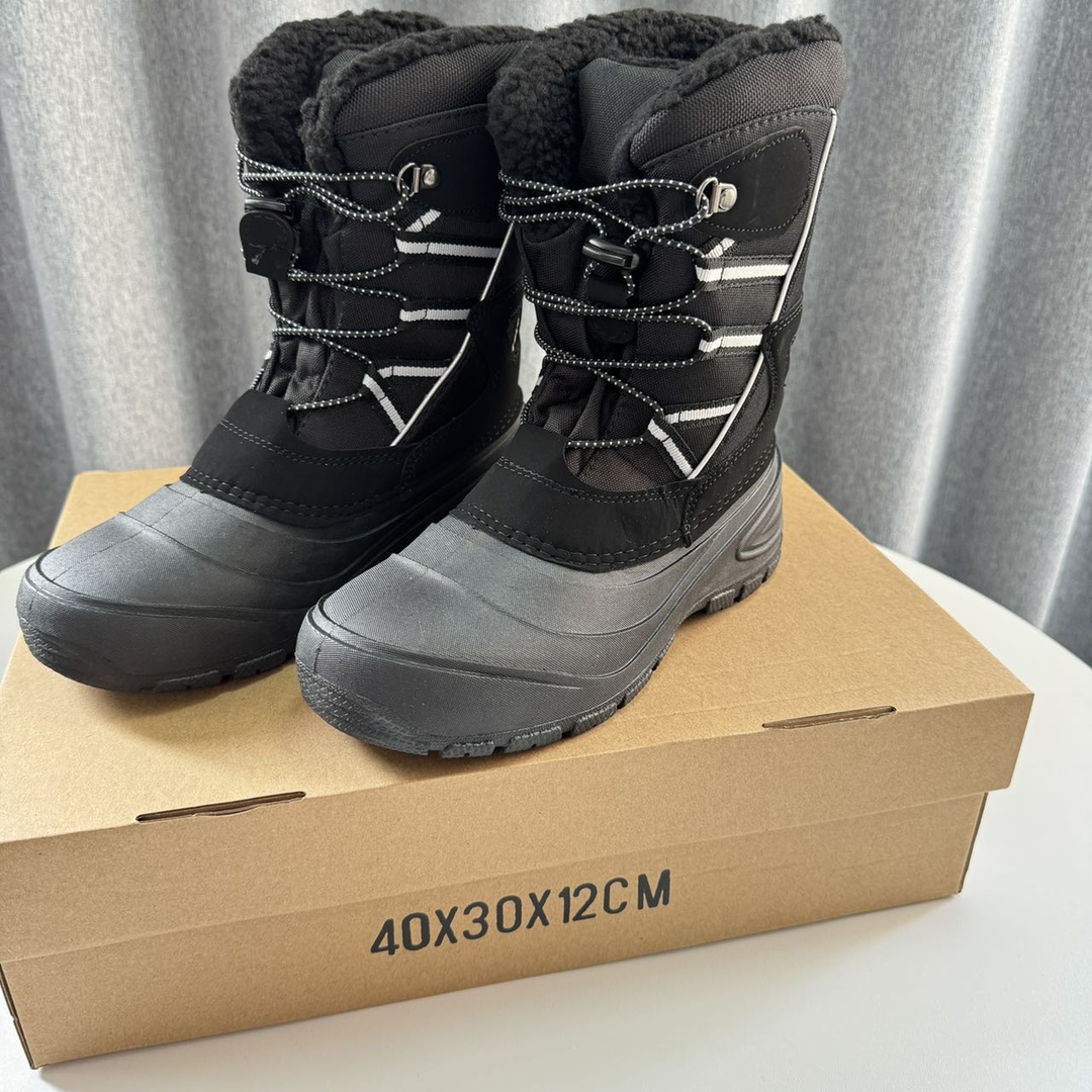 For a roomier fit or when wearing thick winter socks, selecting one size - Comprehensive 2