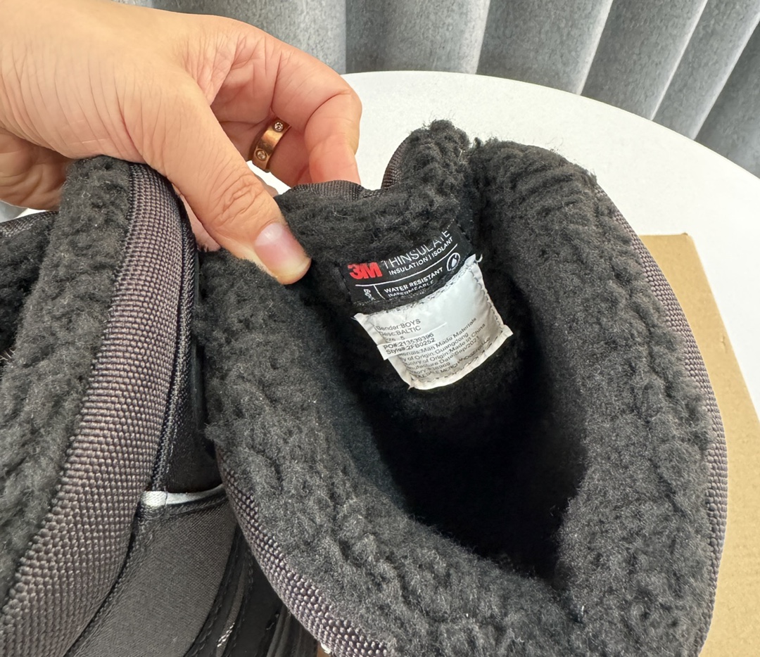 For a roomier fit or when wearing thick winter socks, selecting one size - Comprehensive 3