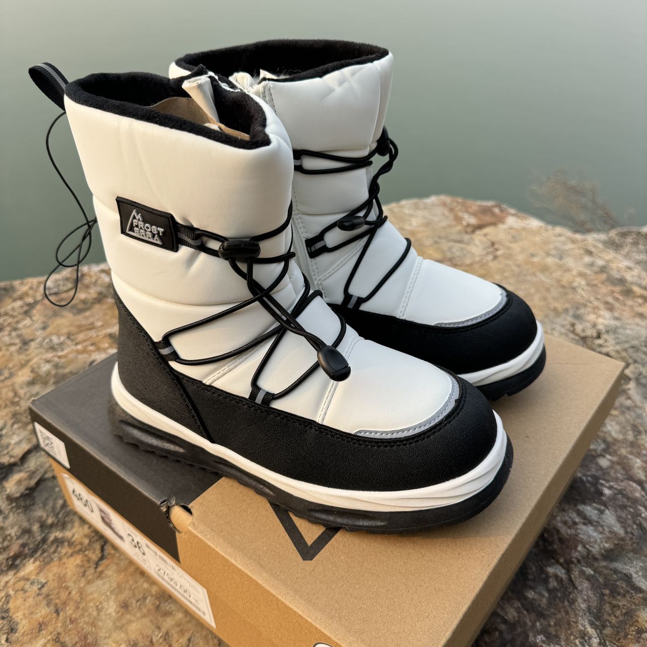 There are multiple shoelace holes and laces on the boots,Adjustable to - Shoe 2