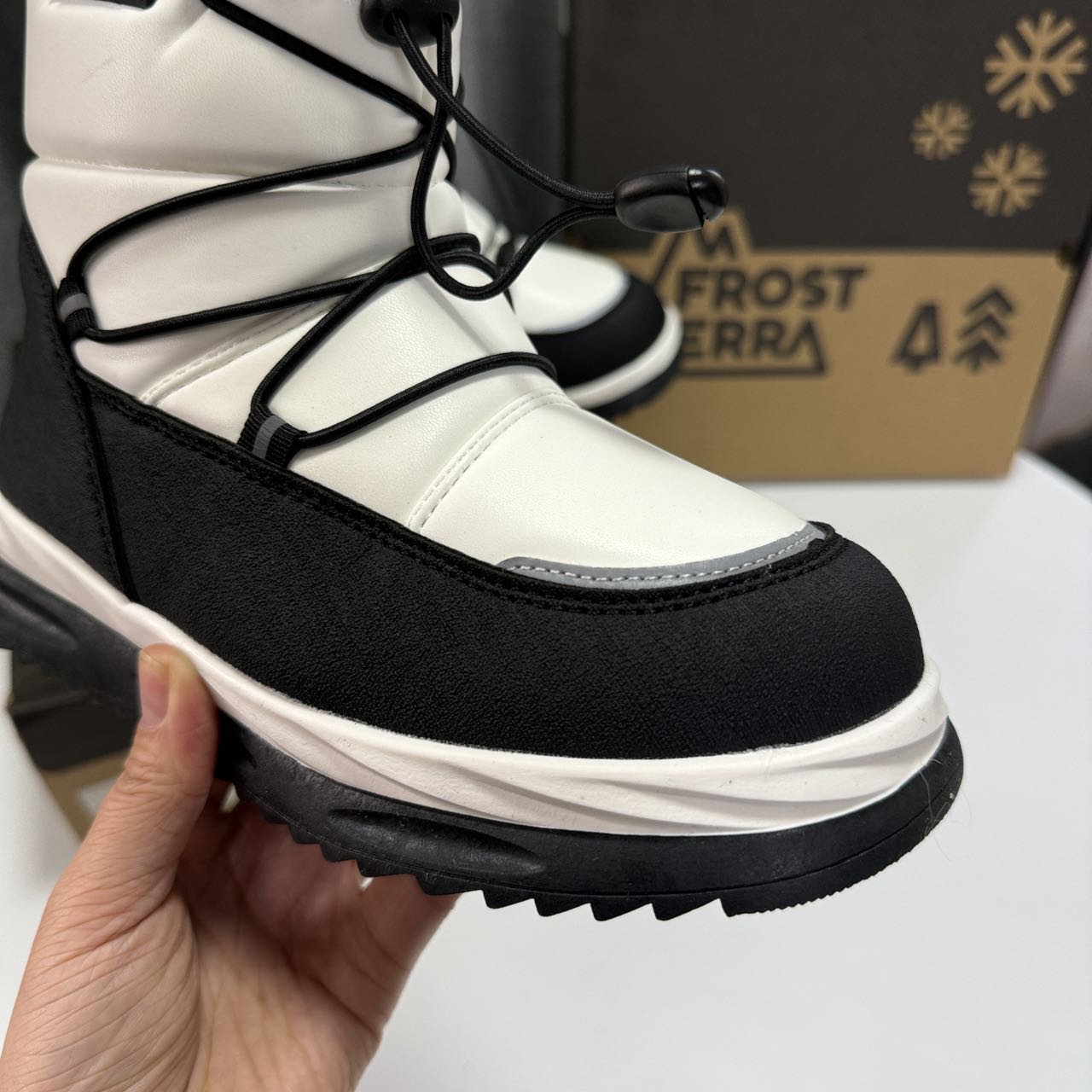 More detailed real-life shots:The shoe upper is made of waterproof and - Shoe 4