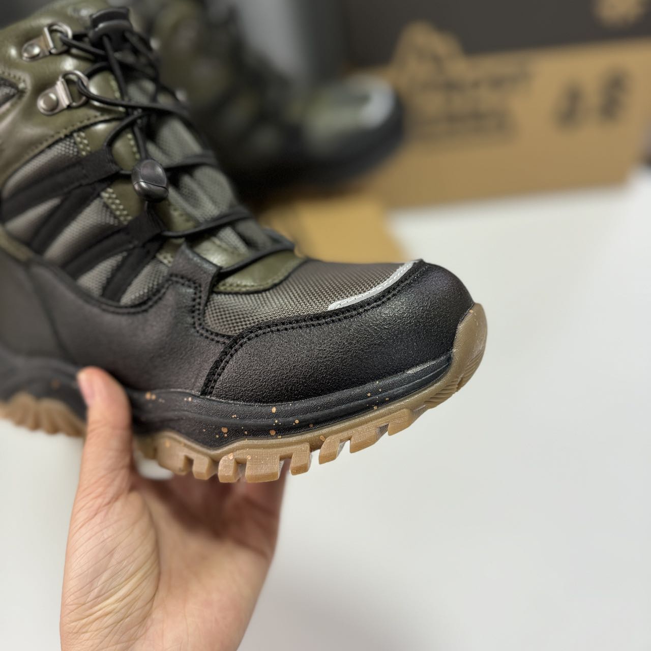 More detailed real-life shots:The shoe upper is made of waterproof and - Shoe 2