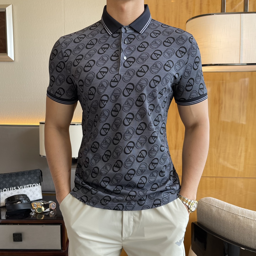 NO:438202,V Luntino - SS Spring and Summer New Polo Collar Short Sleeve Series. Customized Top-grade Long-Ladded Cotton Fabric!  The 1:1 heavy craftsmanship design, the logo embellishment of fashionable big brand elements, the upper body style is excellent, the fabric is delicate, comfortable and breathable, and it is super good-looking and stylish, and it is a must-have for fashionable men!  Size M-3XL (model 178/145 catties upper body L size), T-shirt, alexander wang19860909v伦天奴 - ss春夏新款polo领短袖系列.定制顶级长绒棉面料！重工艺1:1设计,时尚大牌元素logo点缀,上身版型超赞,面料细腻舒适透气,随意搭配都超级好看时尚型男必备款哦！尺码M-3XL (模特178/145斤上身L码),,T-shirt,alexander wang,Men's clothing