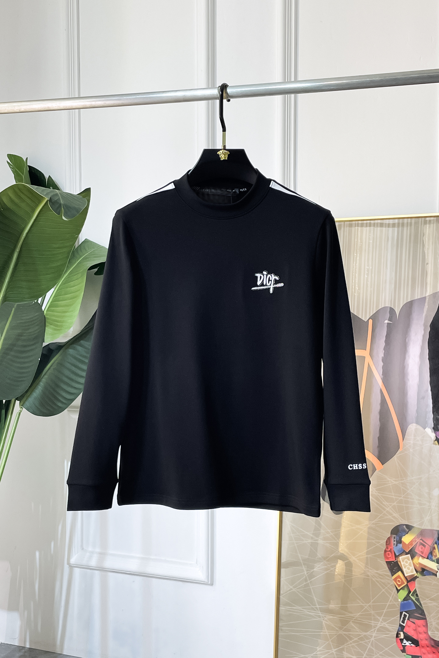 NO:623356,Dior - 2025ss autumn hot-selling thin velvet long-sleeved T-shirt, made of customized high-grade cotton fabrics, fashionable big-name element logo design, soft, delicate, comfortable and warm, made with multiple processes, a basic base layer shirt is indispensable in a man's wardrobe. It can be used to match various clothes anytime and anywhere to meet your daily needs. The design of the clothes is simple but not simple. Dear friends, hurry up and get it. Standard version, size M~3XL, can wear up to 190 pounds!  ,,dior,tees,t-shirt,alexander wang19860909迪奥 - 2025ss秋装大爆款薄绒长袖T恤,采用定制高级棉面料 时尚大牌元素logo设计,柔软细腻舒适保暖,多重工艺制作,男人的衣柜都少不了基础打底衫 随时随地都可以拿来搭配各种服饰 满足您日常生活需求 ,衣服设计简约而不简单 , 亲们赶紧入手 标准版型 尺码M~3XL 最大可穿190斤！,,dior,tees，t-shirt,alexander wang,Men's clothing