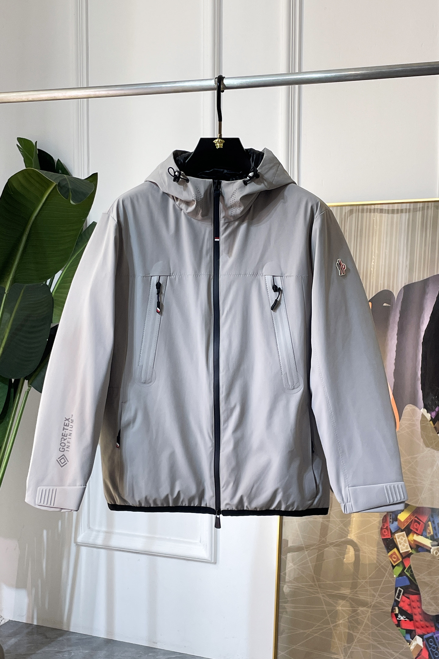 NO:623363,High version!  Mengkou - 2025 new winter down jacket, high-quality design, is a must-have for any man, handsome and handsome. Heavy craftsmanship, 90 down filling, but the fashion stance remains firm, first-class texture, crisp and slim. Classic lapel down, mature and stable style, fine texture, good gloss, and very clear texture, simple and elegant style, strong fashion, version leading the current trend, very good upper body effect, novel fabric, soft hand feel  Fearless and changeable, blooming in comfort and uniqueness. Calmly and confidently walk the way of urban sportsman's spring clothing. Multi-touch fabric selection, showing the eclectic charm. The upper body will not have any wrinkles, the fit is excellent, the upper body is stylish and handsome, the customized accessories are iconic, and the details determine success or failure. Color, color, size M-3XL, can be worn up to 190 pounds.,, Moncler, jackets & coats, down jacket, alexander wang19860909高版本！蒙口 - 2025年冬季新款羽绒服外套,高品质设计,是任何男人都必备的王牌好货,帅气爆表.重工艺直冲工艺,90绒填充,但时尚立场坚挺如故,质感一流,挺括修身.经典翻领的羽绒,成熟稳重风,质感细腻,光泽感佳,且纹理非常清晰,款式简洁大气,时尚度强、版型引领当前趋势,上身效果非常好,面料新颖,手感软 无畏多变,舒适与独特中绽放.从容、自信游走都市型男春装之道.多重触感的面料选择,彰显不拘一格的魅力上身不会有任何褶皱,版型极好,上身有型帅气,定制辅料带有标志性,细节决定成败.颜色图色 尺码M-3XL 最大可穿到190斤.,,Moncler,jackets & coats,down jacket,alexander wang,Men's clothing