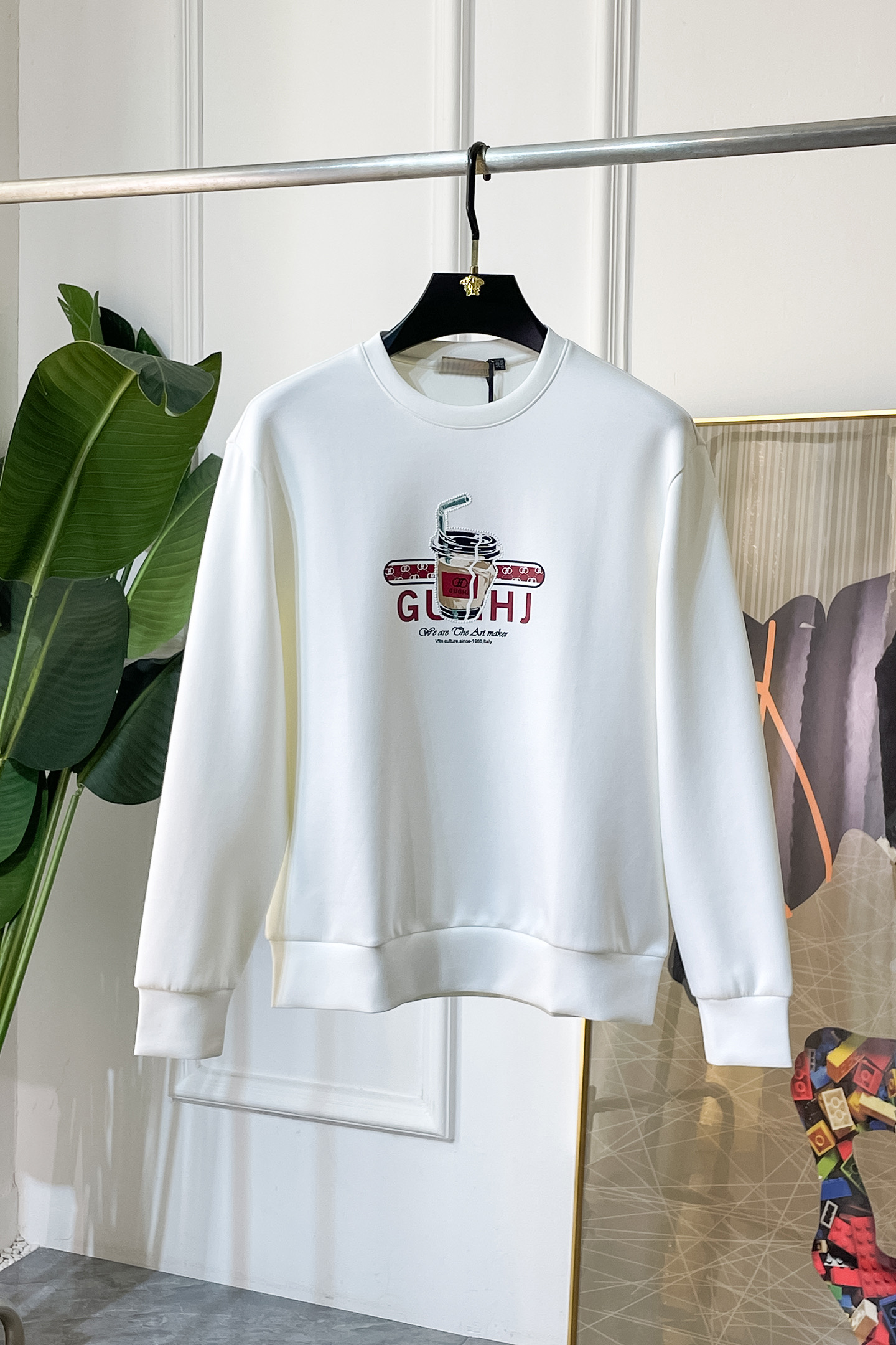 NO:623361,Gucci - 2025ss hot new style in autumn, the highest version of fashionable pullover sweatshirt, a classic that must be released every year. Favored and respected by major stars, it uses high-end European cotton blended fabrics, heavy craftsmanship, original hardware accessories and logo design, soft and smooth, and dense texture!  Stylish upper body!  One of the impeccable must-have styles for autumn!  M-3XL can wear up to 190 pounds!  ,,hoodie,sweatshirts,alexander wang19860909古奇 - 2025ss秋季大爆新款,最高版本时尚套头卫衣、每年必出的经典之作.受各大明星的青睐推崇,精选高端欧棉混纺面料,重工艺制作,原版五金辅料logo设计,柔软顺滑,质地密实！上身时尚有型！秋季无可挑剔必选款式之一！M-3XL 最大穿190斤！,,hoodie,sweatshirts,alexander wang,Men's clothing