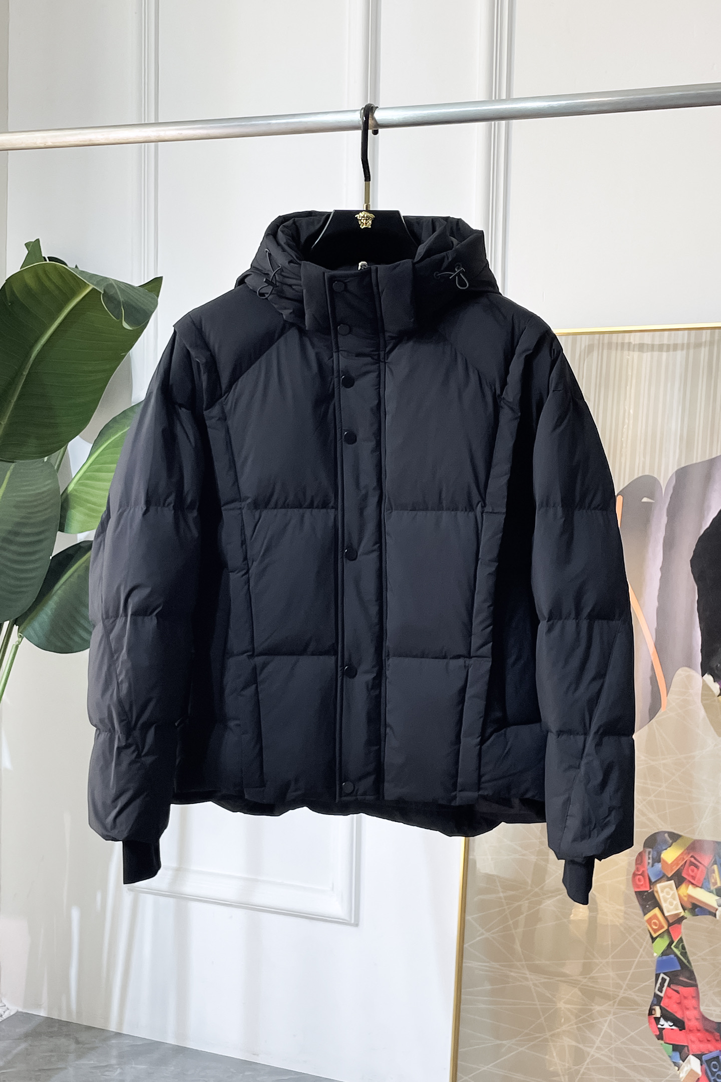 NO:623395,High version!  Genia -  2025 new winter down jacket, high-quality design, is a must-have for any man, handsome and handsome. Heavy craftsmanship, 90 down filling, but the fashion stance remains firm, first-class texture, crisp and slim. Classic lapel down, mature and stable style, fine texture, good gloss, and very clear texture, simple and elegant style, strong fashion, version leading the current trend, very good upper body effect, novel fabric, soft feel  Fearless and changeable, blooming in comfort and uniqueness. Calmly and confidently walk the way of urban sportsman's spring clothing. Multi-touch fabric selection, showing the eclectic charm. The upper body will not have any wrinkles, the fit is excellent, the upper body is stylish and handsome, the customized accessories are iconic, and the details determine success or failure. Color, color, size M-3XL, can be worn up to 190 pounds.,,zegna,jackets & coats,down jacket,alexander wang19860909高版本！杰尼娅 - 2025年冬季新款羽绒服外套,高品质设计,是任何男人都必备的王牌好货,帅气爆表.重工艺直冲工艺,90绒填充,但时尚立场坚挺如故,质感一流,挺括修身.经典翻领的羽绒,成熟稳重风,质感细腻,光泽感佳,且纹理非常清晰,款式简洁大气,时尚度强、版型引领当前趋势,上身效果非常好,面料新颖,手感软 无畏多变,舒适与独特中绽放.从容、自信游走都市型男春装之道.多重触感的面料选择,彰显不拘一格的魅力上身不会有任何褶皱,版型极好,上身有型帅气,定制辅料带有标志性,细节决定成败.颜色图色 尺码M-3XL 最大可穿到190斤.,,zegna,jackets & coats,down jacket,alexander wang,Men's clothing