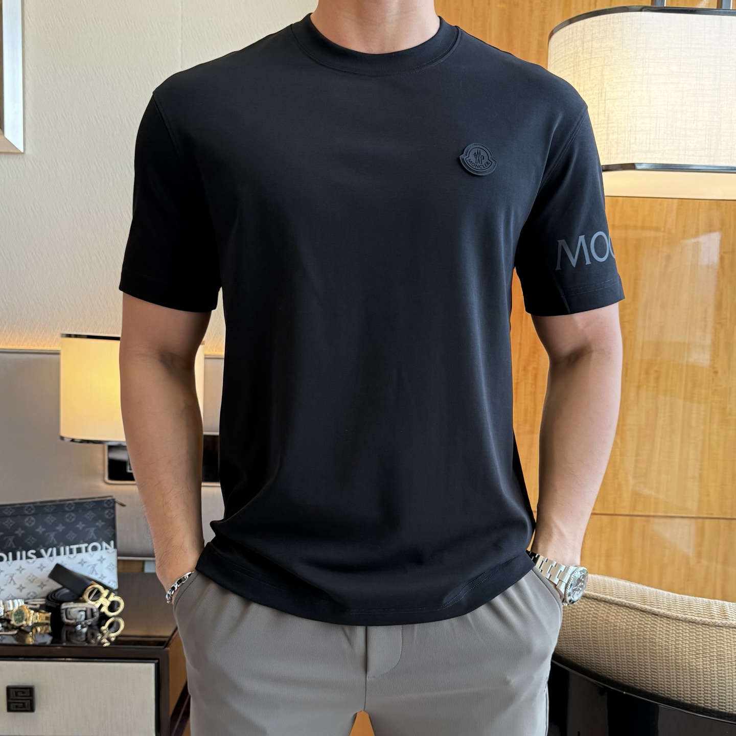 NO:843564,Mouth Mouth - 2026ss Year of the Horse spring and summer high-quality short-sleeved T-shirts. Official website synchronization. High-end quality. Customized top-grade mercerized cotton fabric, 1:1 production by top manufacturers, fashionable brand heavy craftsmanship logo design, soft and delicate feel. Skin-friendly and comfortable to wear. Versatile and casual. The upper body is very good. Handsome. A must-have for trendy men. Sizes M-3XL. Can wear up to 200 pounds!  ,,Moncler,T-shirt,tees,t-shirt,19860909蒙口 - 2026ss马年贺岁款春夏精品短袖T恤 官网同步 高端品质 定制顶级丝光棉面料,顶级大厂1:1制作,时尚大牌重工艺logo设计,手感柔软细腻 穿着亲肤舒适 百搭休闲 上身非常赞 帅气 潮男必备品 尺码M-3XL 最大可穿200斤！,,Moncler,T-shirt,tees，t-shirt,,Men's clothing