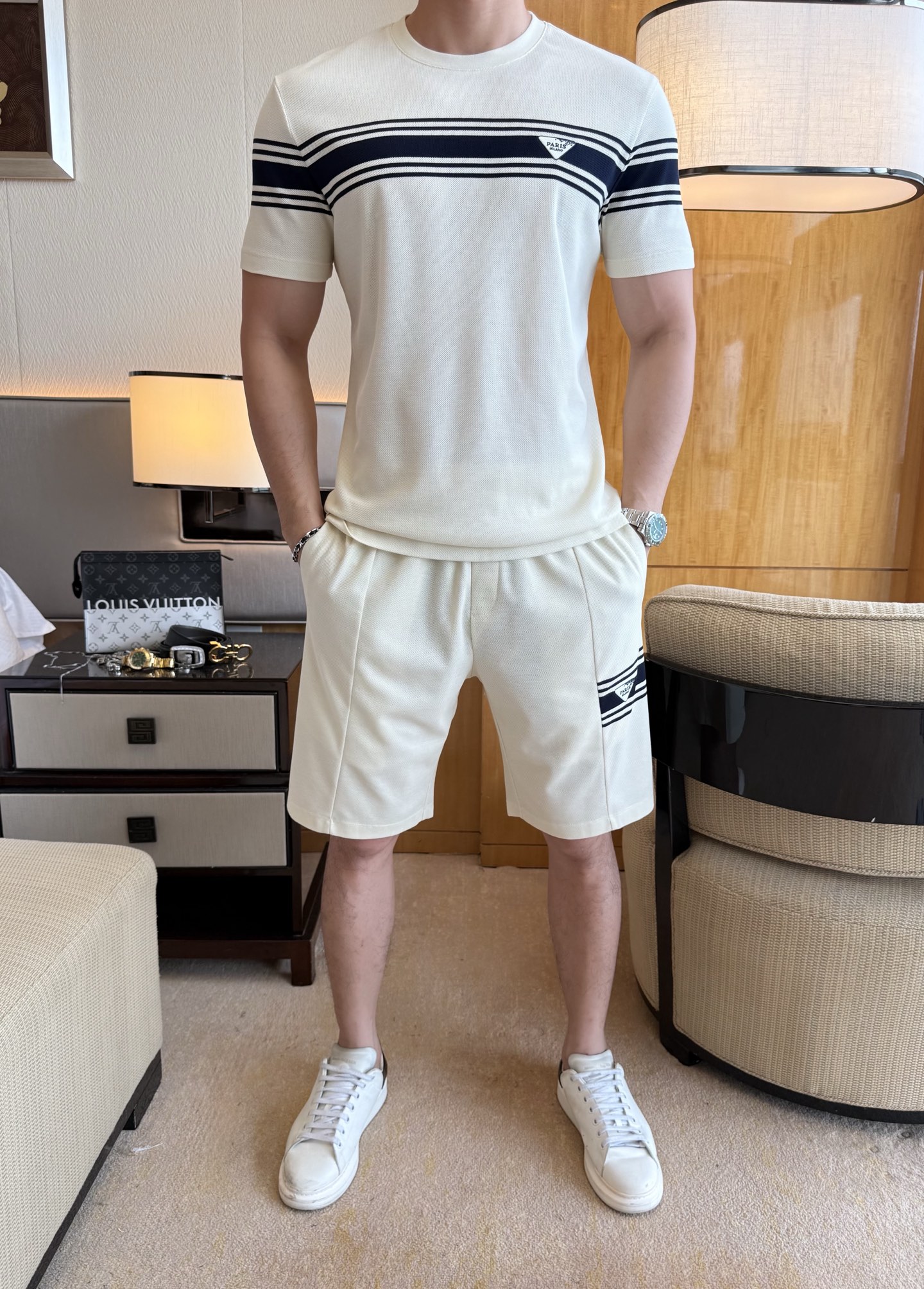 NO:776669,Prada - 2026ss Spring New Casual Short Sleeve Suit for the Year of the Horse!  Celebrities’ favorite fashion-flavored casual suits are simple and elegant, designed with 11 craftsmanship on the official website!  Clean and neat tailoring, full of urban style. Exclusive top-grade customized fabrics are available. It feels soft and dry, and the upper body effect is crisp and stylish. The three-dimensional cutting technology and the version are of high standards and suitable for the benefits!  It is not tight at all, and you feel good when you put it on. With so many top-quality raw materials, it creates a high-end product with unparalleled value. It is the first choice for high-end fashion people with complete three standards, and the upper body effect is super good-looking!  Size M-3XL,,prada,T-shirt,19860909普拉达 - 2026ss马年春装新品休闲短袖套装！明星最爱时装味休闲套装 简单大方,官网11工艺设计！干净利落剪裁 都市风十足 可供独家顶级定制面料,手感软糯干爽,上身效果挺括有型.立体裁剪工艺,版型上都是高标准,恰当好处的廓型版！又恰恰不紧绷,穿上心情就好,如此众多的顶级原料,打造出价值感无与伦比的高端产品,三标齐全高端潮流时尚人士首选,上身效果超级好看！码数M-3XL,,prada,T-shirt,,Men's clothing