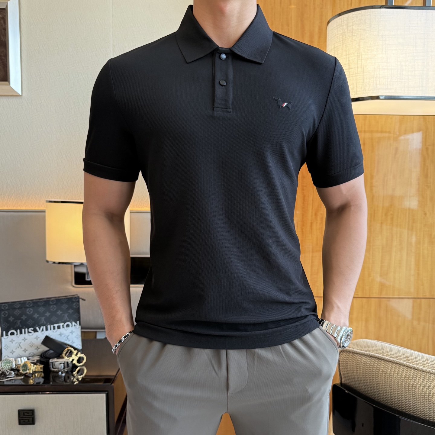 NO:776650,TB - 2026ss new spring and summer new polo collar short-sleeved series for the Year of the Horse. Selected high-quality double mercerized pique cotton fabric, fashionable big-name element logo design, awesome upper body shape, fine, comfortable and breathable fabric, super good-looking and a must-have for fashionable men with any combination!  Sizes M-3XL can fit up to 200 pounds!  ,,T-shirt,19860909TB - 2026ss马年春夏新款polo领短袖系列.精选优质双丝光珠地棉面料,时尚大牌元素logo设计,上身版型超赞,面料细腻舒适透气,随意搭配都超级好看时尚型男必备款哦！尺码M-3XL 最大可穿200斤！,,T-shirt,,Men's clothing