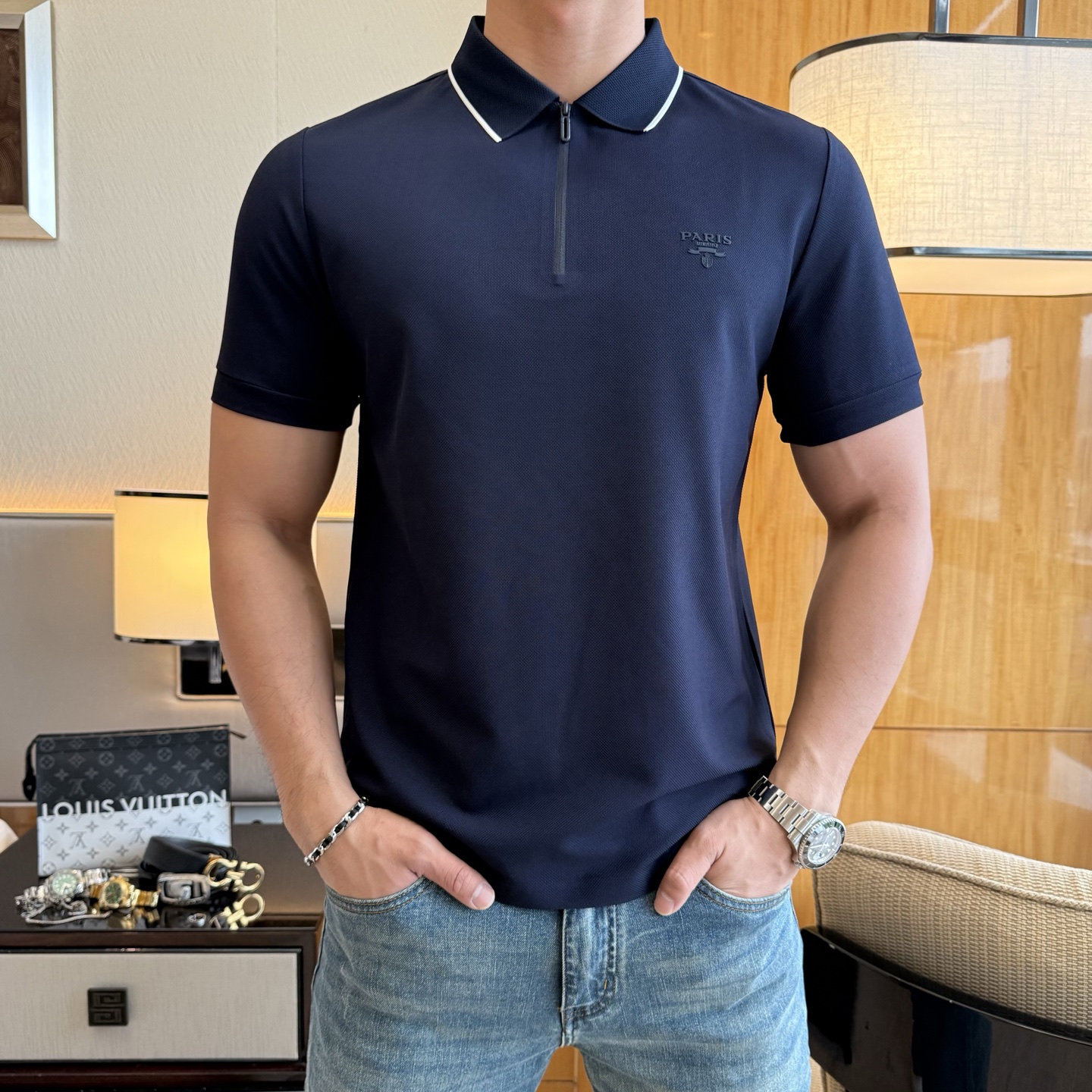 NO:776663,Prada - 2026ss New Year of the Horse spring and summer new polo collar short-sleeved series. Selected high-quality double mercerized pique cotton fabrics, fashionable big-name element logo design, awesome upper body shape, fine, comfortable and breathable fabrics, super good-looking and a must-have for fashionable men with any combination!  Size M-3XL, maximum weight can be worn!  ,,prada,T-shirt,19860909普拉达 - 2026ss马年春夏新款polo领短袖系列.精选优质双丝光珠地棉面料,时尚大牌元素logo设计,上身版型超赞,面料细腻舒适透气,随意搭配都超级好看时尚型男必备款哦！尺码M-3XL 最大可穿斤！,,prada,T-shirt,,Men's clothing