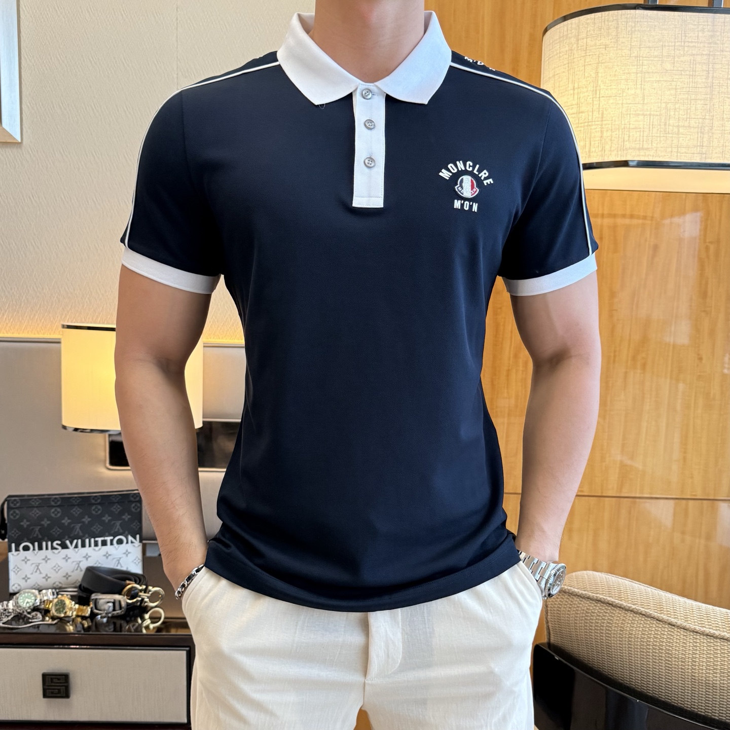 NO:776656,Mouth cover - 2026ss Year of the Horse spring and summer new polo collar short-sleeved series. Selected high-quality double mercerized pique cotton fabric, fashionable big-name element logo design, awesome upper body shape, fine, comfortable and breathable fabric, super good-looking and a must-have for fashionable men with any combination!  Sizes M-3XL can fit up to 200 pounds!  ,,Moncler,T-shirt,19860909蒙口 - 2026ss马年春夏新款polo领短袖系列.精选优质双丝光珠地棉面料,时尚大牌元素logo设计,上身版型超赞,面料细腻舒适透气,随意搭配都超级好看时尚型男必备款哦！尺码M-3XL 最大可穿200斤！,,Moncler,T-shirt,,Men's clothing