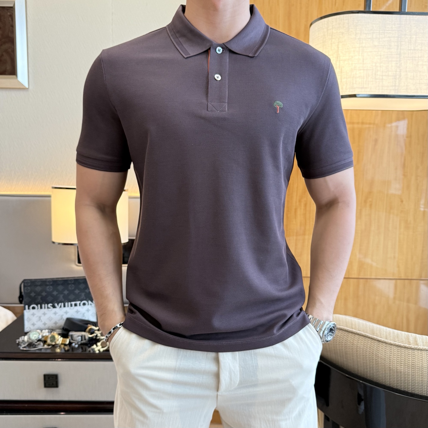 NO:776659,LP Noyo - 2026ss New Year of the Horse spring and summer new polo collar short-sleeved series. Selected high-quality double mercerized pique cotton fabrics, fashionable big-name element logo design, awesome upper body shape, fine, comfortable and breathable fabrics, super good-looking and a must-have for fashionable men with any combination!  Sizes M-3XL can fit up to 200 pounds!  ,,loro piana,T-shirt,19860909LP诺悠 - 2026ss马年春夏新款polo领短袖系列.精选优质双丝光珠地棉面料,时尚大牌元素logo设计,上身版型超赞,面料细腻舒适透气,随意搭配都超级好看时尚型男必备款哦！尺码M-3XL 最大可穿200斤！,,loro piana,T-shirt,,Men's clothing