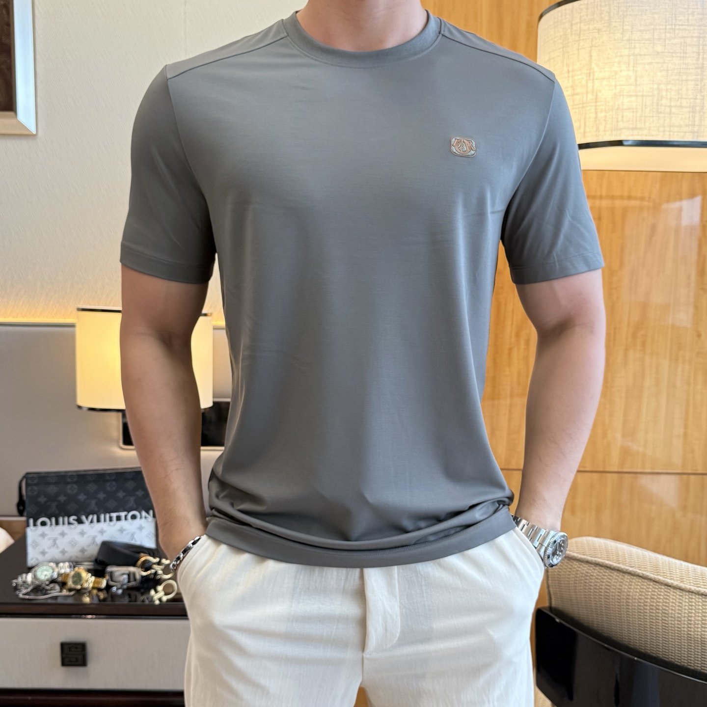 NO:776633,Dior - 2026ss Year of the Horse spring and summer high-quality short-sleeved T-shirt. Official website synchronization. High-end quality. Customized top-grade mercerized cotton fabric, 1:1 production by top manufacturers, fashionable brand heavy craftsmanship logo design, soft and delicate feel. Skin-friendly and comfortable to wear. Versatile and casual. The upper body is very good. Handsome. A must-have for trendy men. Sizes M-3XL. Can wear up to 200 pounds!  ,,dior,T-shirt,tees,t-shirt,19860909迪奥 - 2026ss马年贺岁款春夏精品短袖T恤 官网同步 高端品质 定制顶级丝光棉面料,顶级大厂1:1制作,时尚大牌重工艺logo设计,手感柔软细腻 穿着亲肤舒适 百搭休闲 上身非常赞 帅气 潮男必备品 尺码M-3XL 最大可穿200斤！,,dior,T-shirt,tees，t-shirt,,Men's clothing