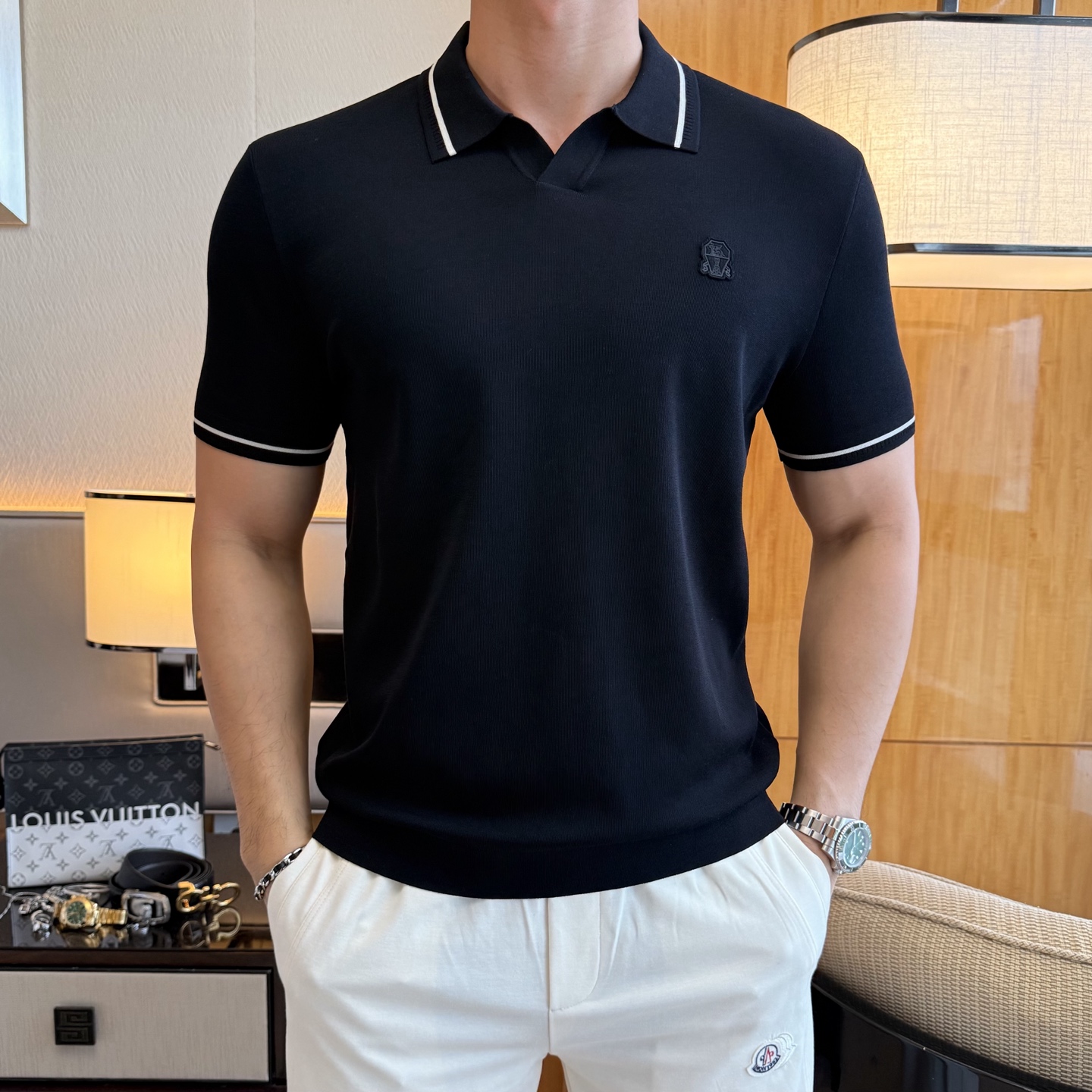 NO:776639,Bc- 2026ss Spring and Summer New Year of the Horse's latest high-quality knitted short-sleeved T-shirt, made of custom imported soft Yilite fabric, embellished with fashionable big-name element logos, breathable fabric, delicate and soft texture, cool and smooth against the body. Moisture-wicking, simple and elegant yet fashionable, three-dimensional tailoring, super stylish upper body!  A must-have for fashionistas, sizes M-3XL, can be worn up to 190 pounds!  ,,T-shirt,tees,t-shirt,19860909Bc- 2026ss马年春夏最新大爆款精品针织短袖T恤,定制进口轻柔伊力特面料,时尚大牌元素logo点缀,会呼吸的面料,质感细腻柔软,贴身冰爽顺滑.吸湿排汗,简约大方又不失时尚,版型立体裁剪,上身超有型！时尚潮人必备款 尺码M-3XL 最大可穿可穿190斤！,,T-shirt,tees，t-shirt,,Men's clothing