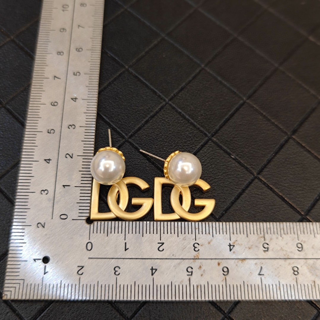 Dolce & Gabbana Dolce&Gabbana 杜嘉班纳 DG字母珍珠秀场耳钉款 优雅大方 精工设计 百搭 美女