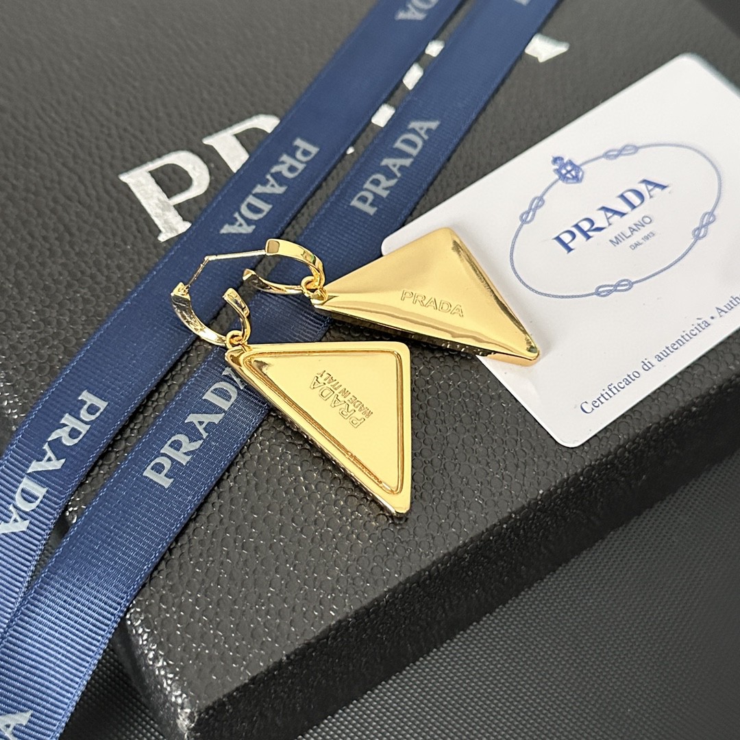 Prada PRADA（普拉达）今年的Prada简直是开挂