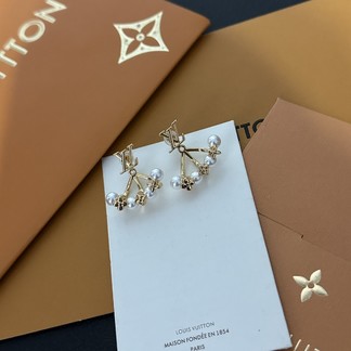 Top Perfect Fake Louis Vuitton Jewelry Earring Replica 1:1 High Quality Polishing Spring Collection