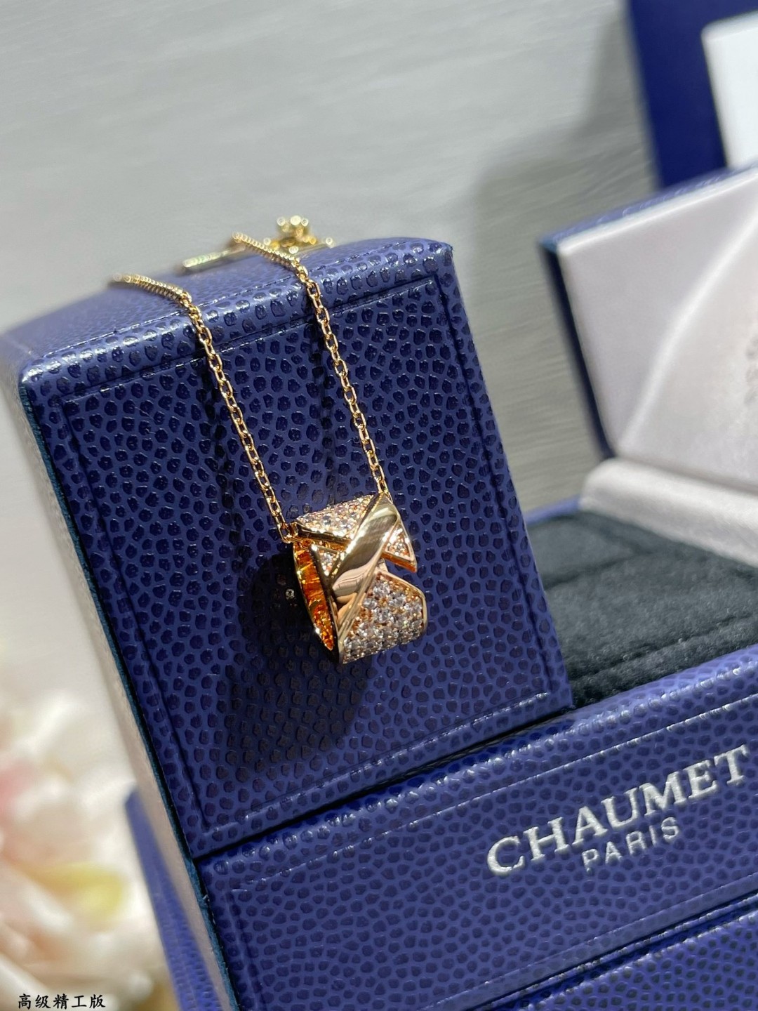 “Chaumet’s Court of Life: Romantic Gold Mass Necklaces for Love Rituals” - 图片 9