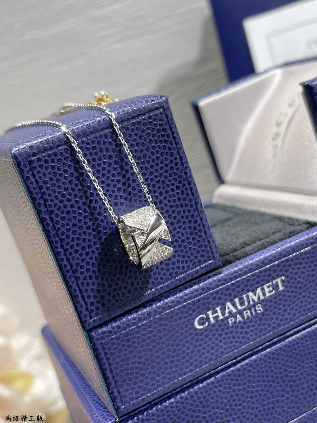 “Chaumet’s Court of Life: Romantic Gold Mass Necklaces for Love Rituals” - 图片 3