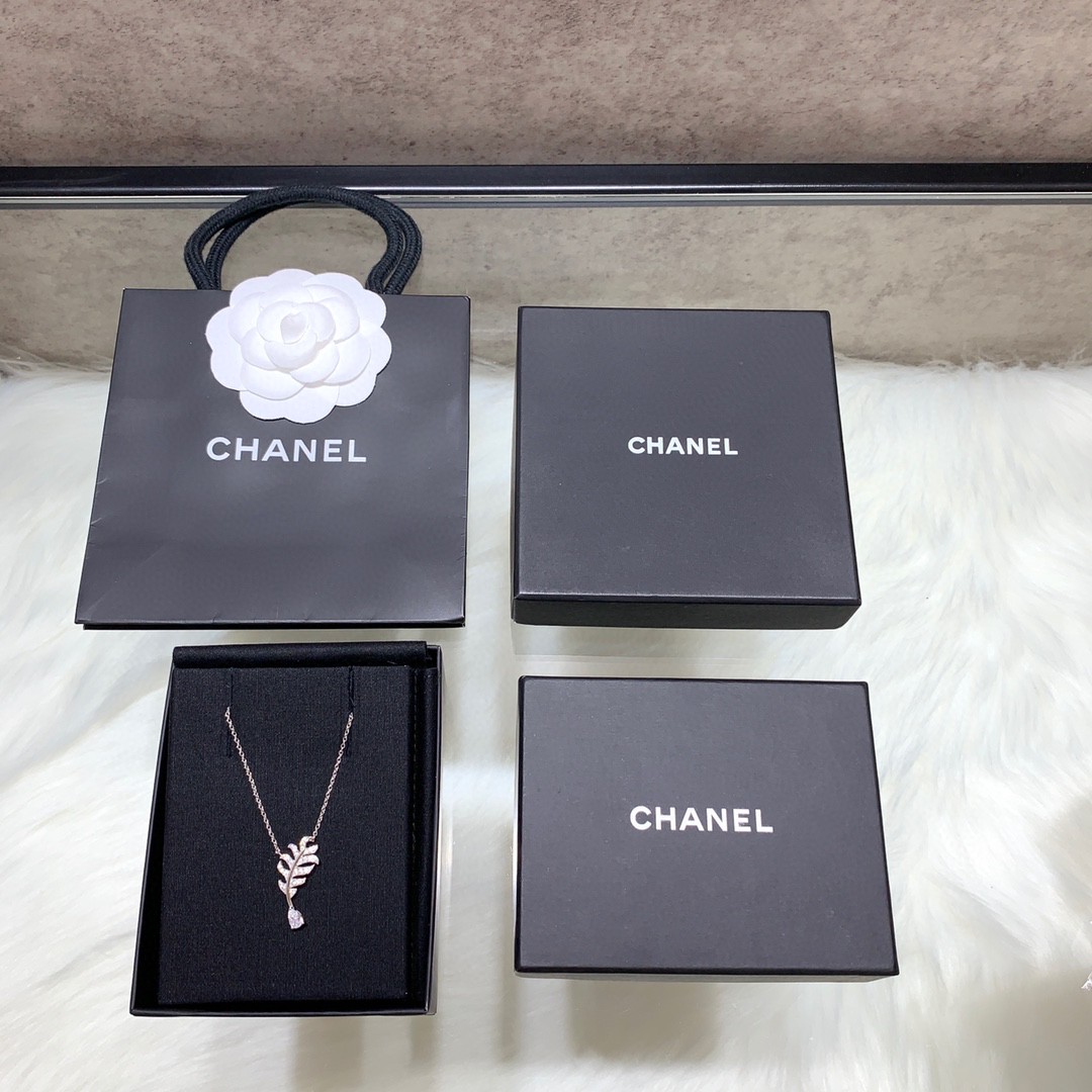 Chanel Chanel Plume de 羽毛项链羽毛满钻项链 Plume 是法文羽毛的意思